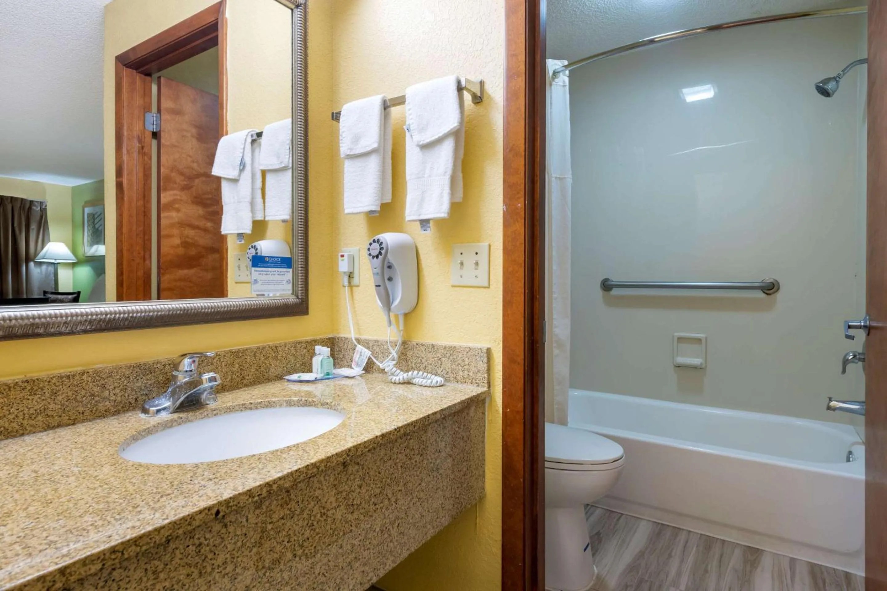 Bathroom in Quality Inn & Suites Mt Dora North