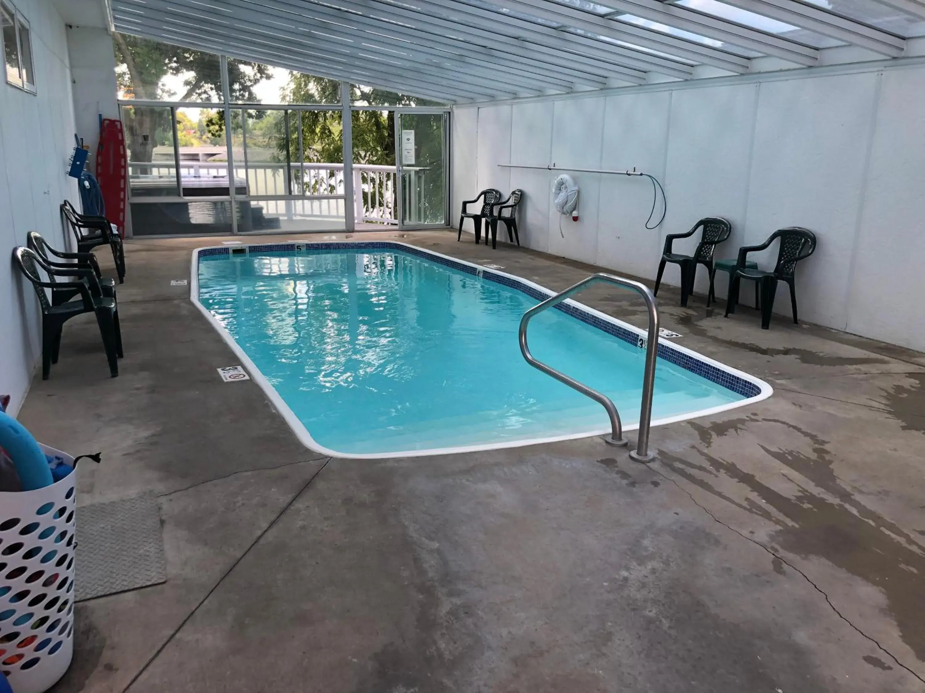 Swimming pool in Alexander's Landing Swimming pool in Alexander's Landing