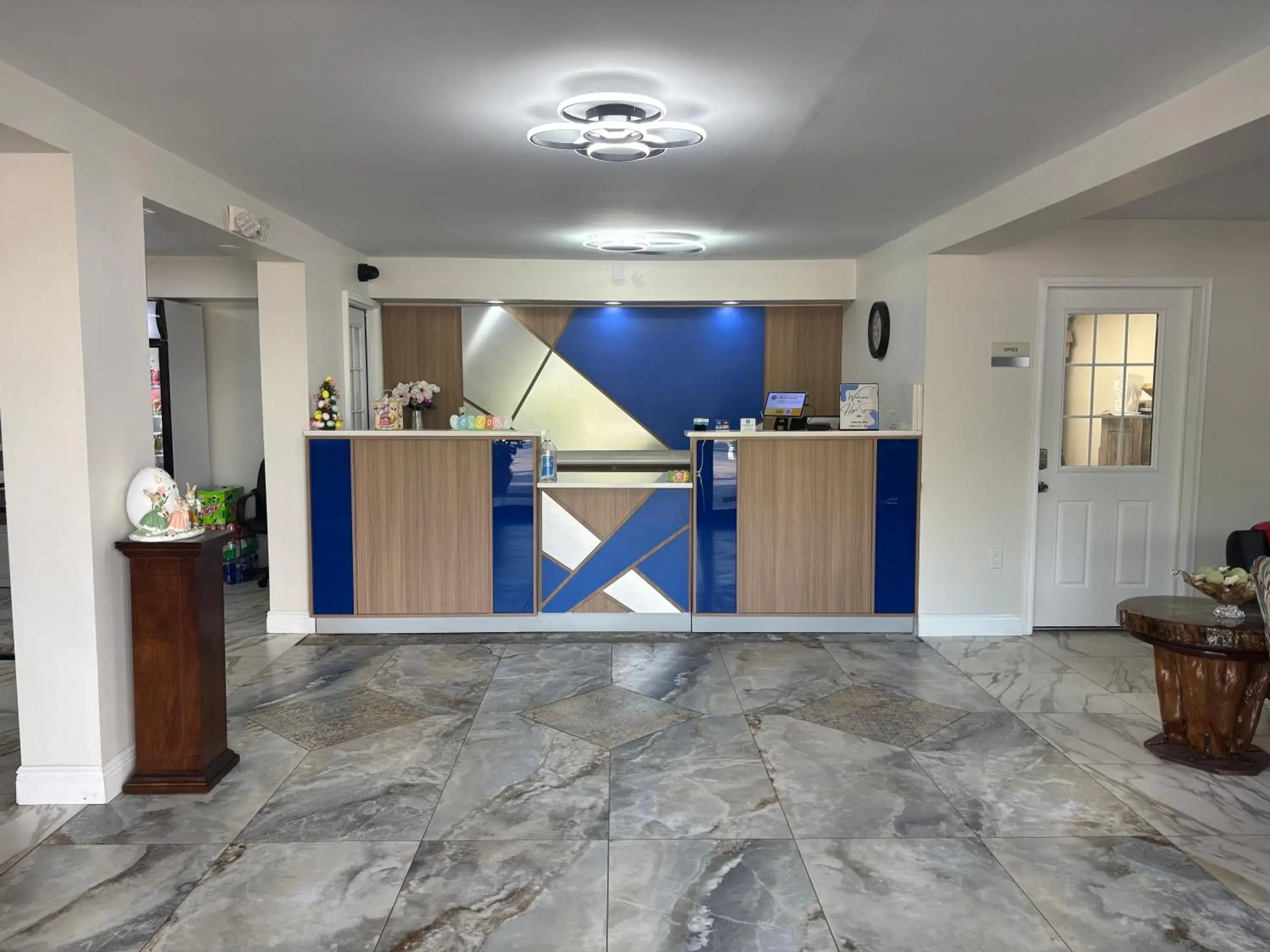 Property building in Alachua Inn Property building in Alachua Inn