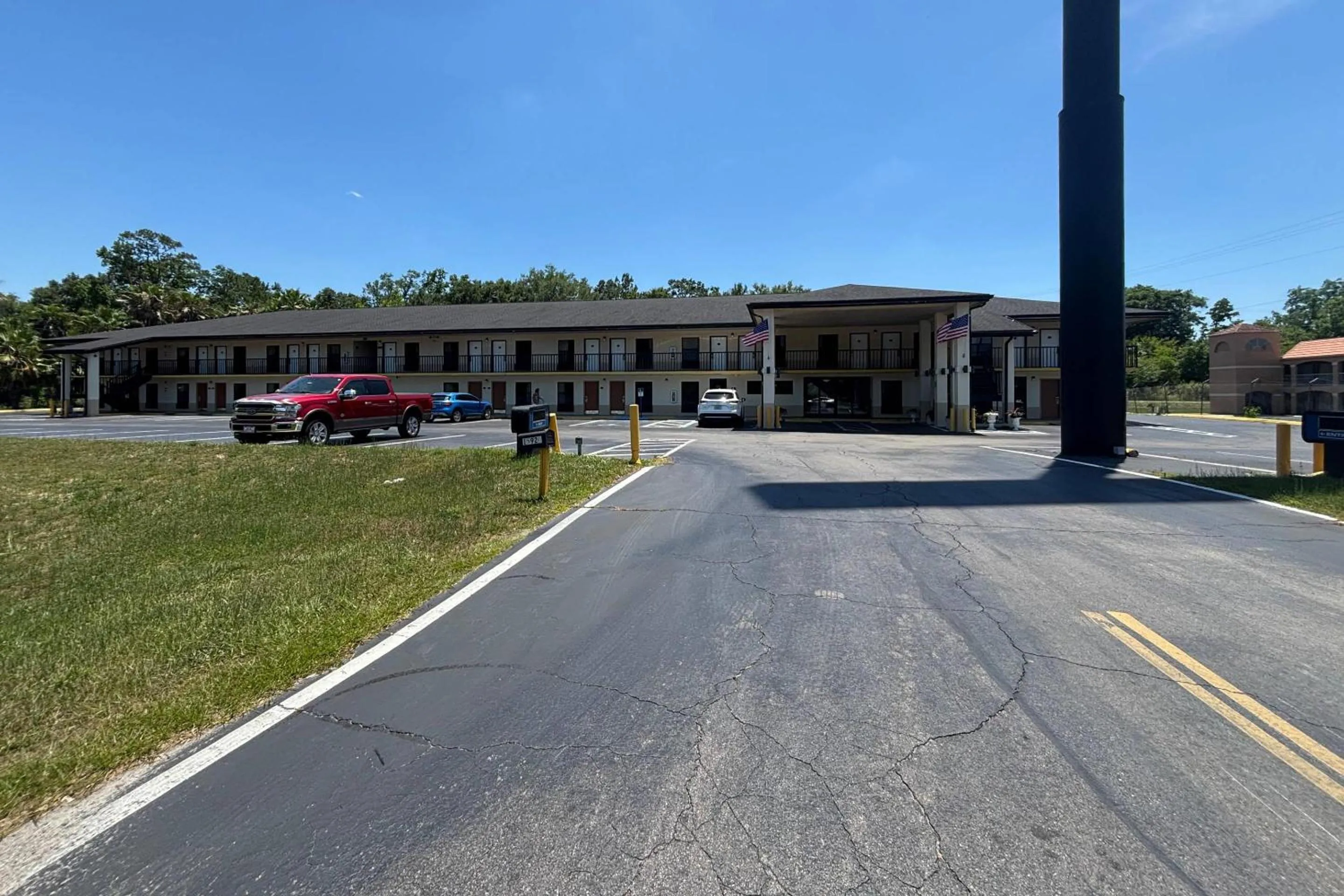 Property building in Alachua Inn