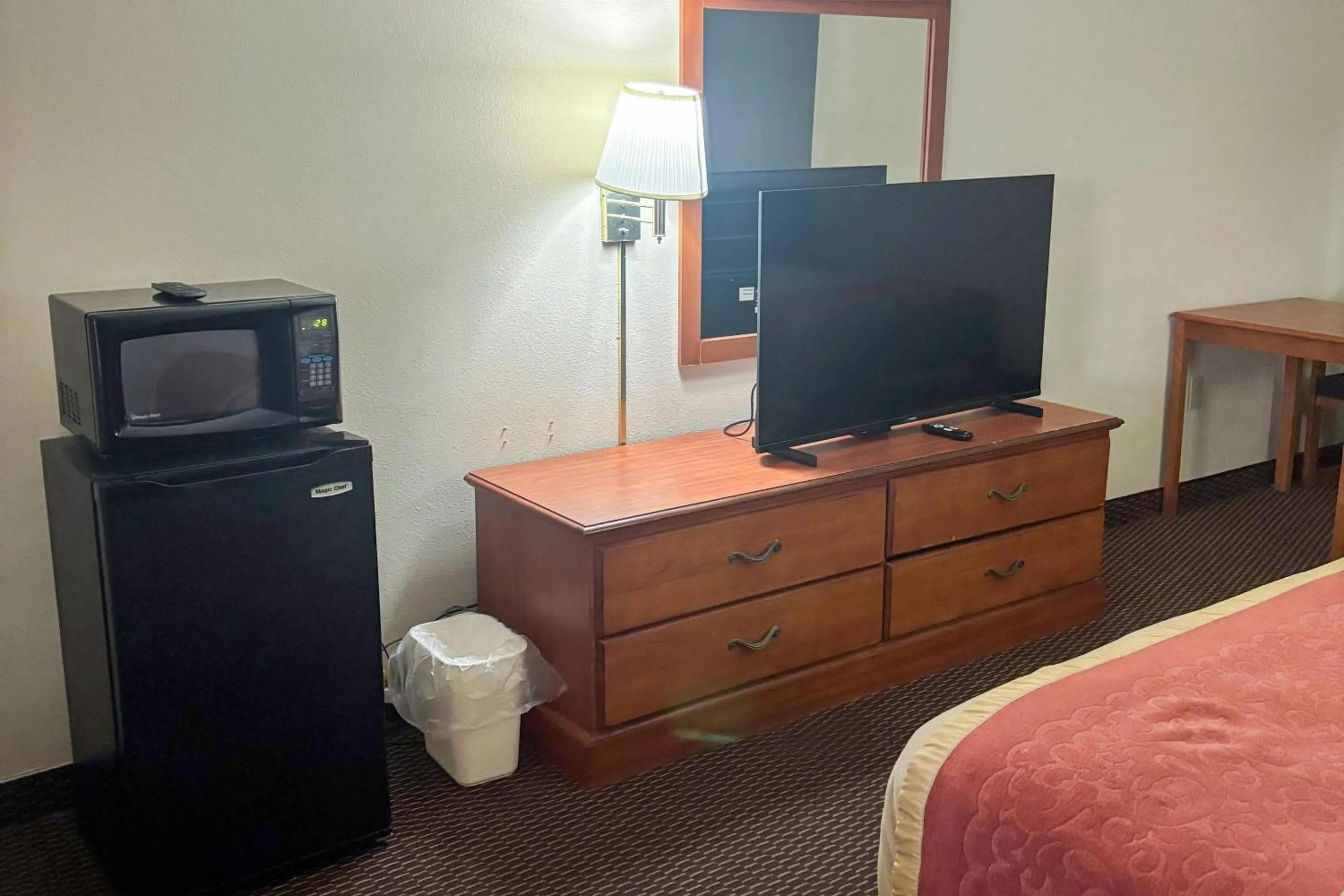 Bedroom, Bed in Alachua Inn
