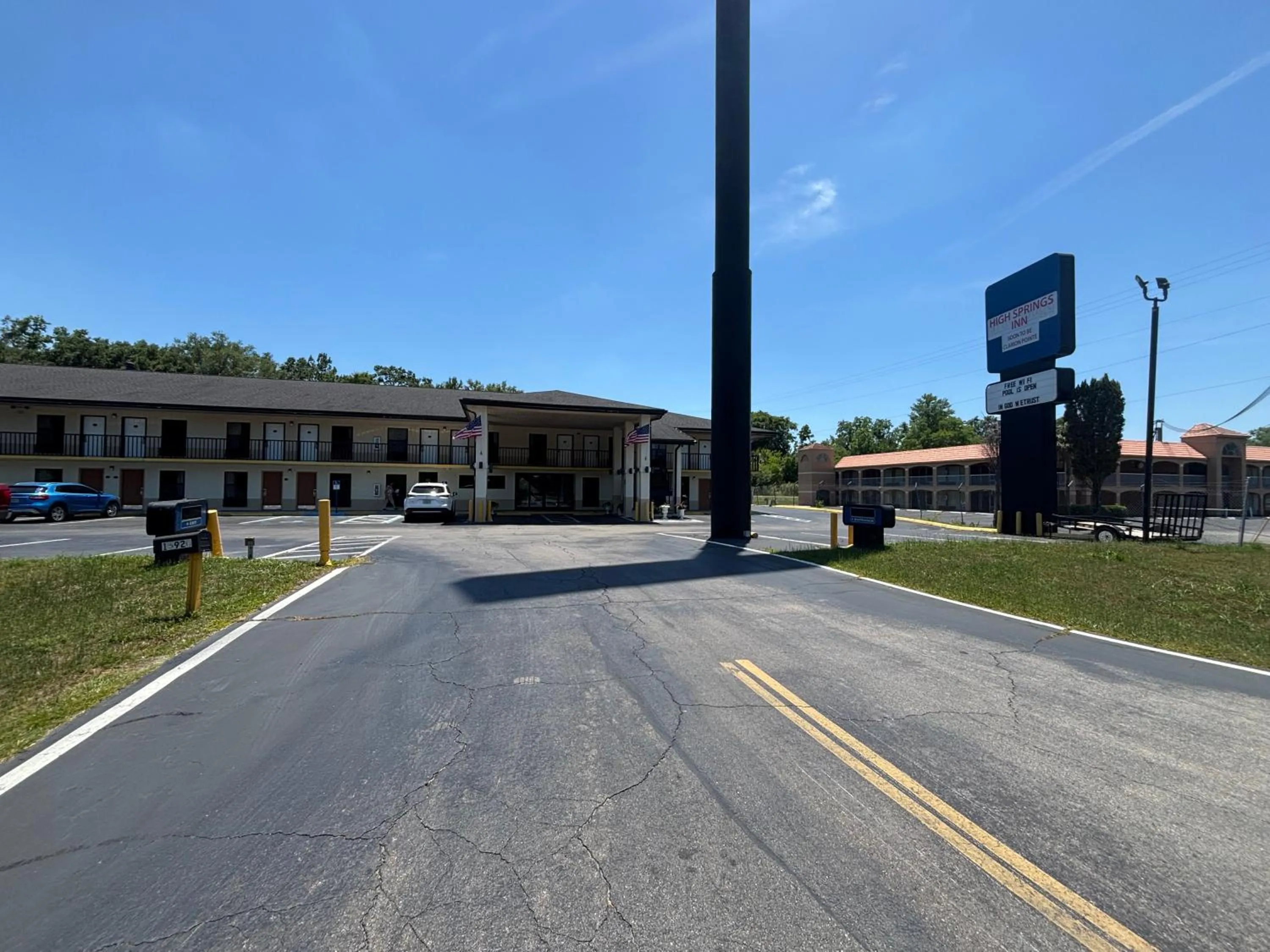 Property building in Alachua Inn