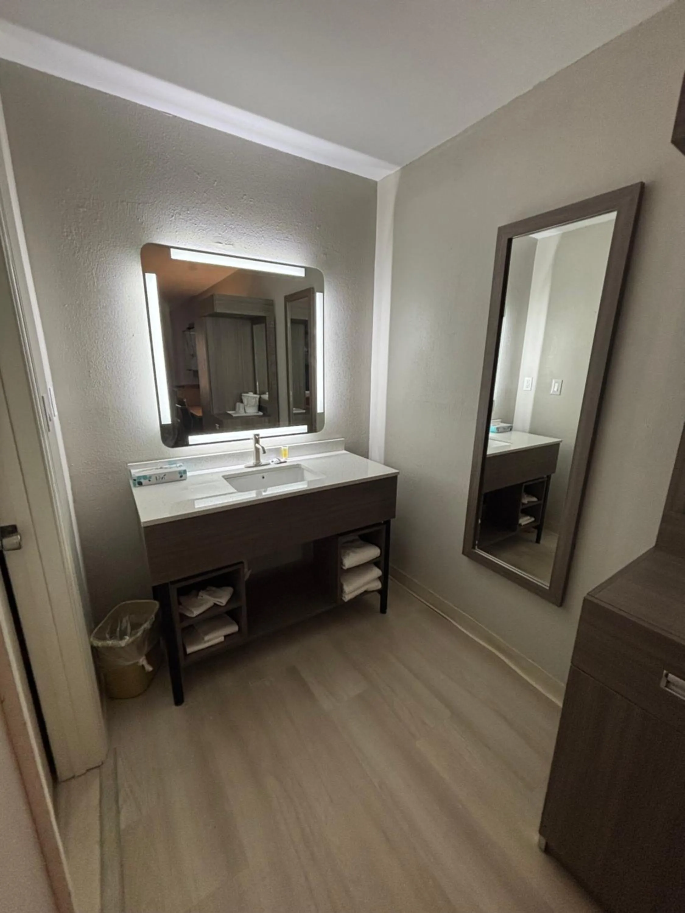 Bathroom in Alachua Inn