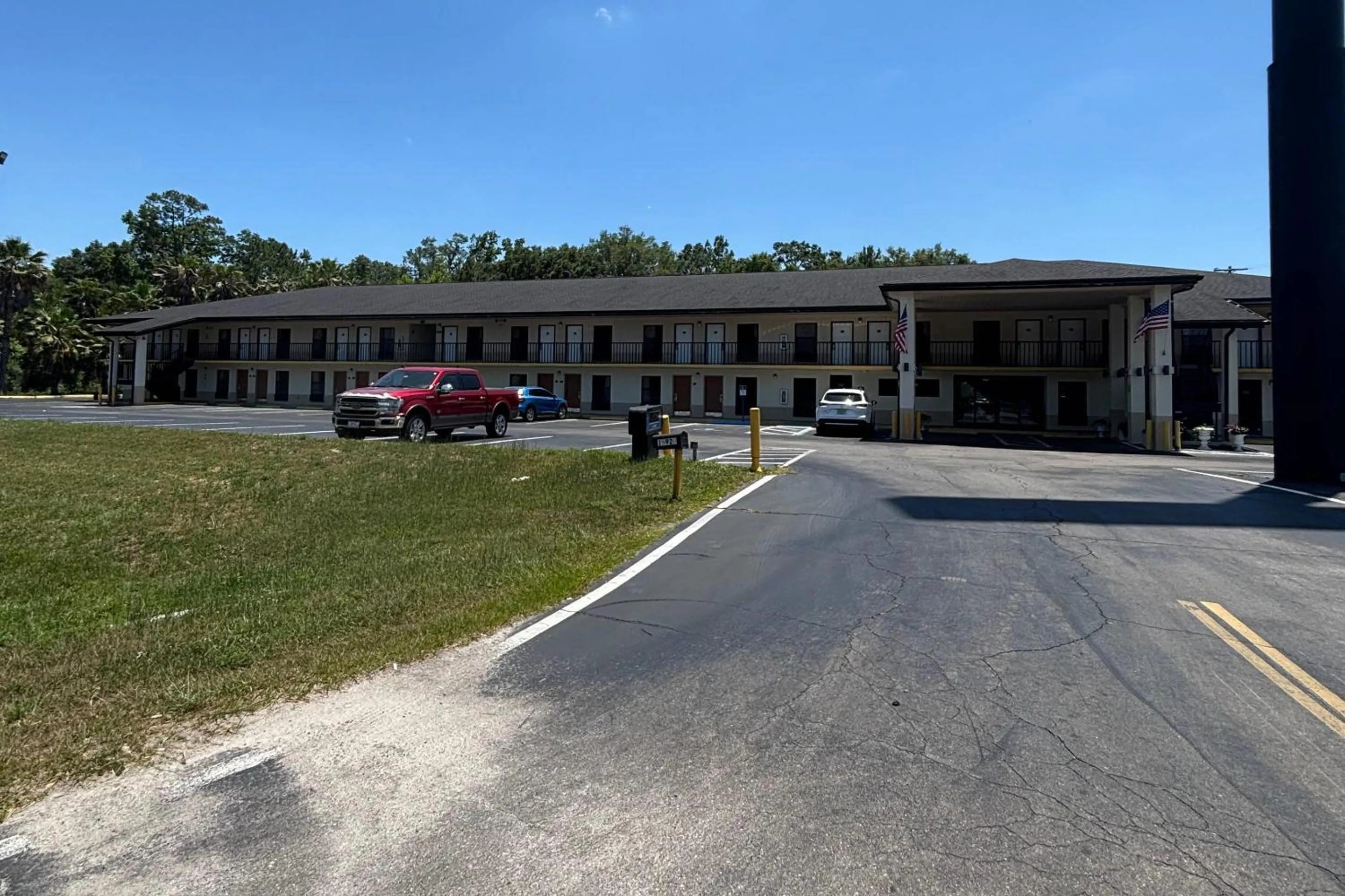 Property building in Alachua Inn