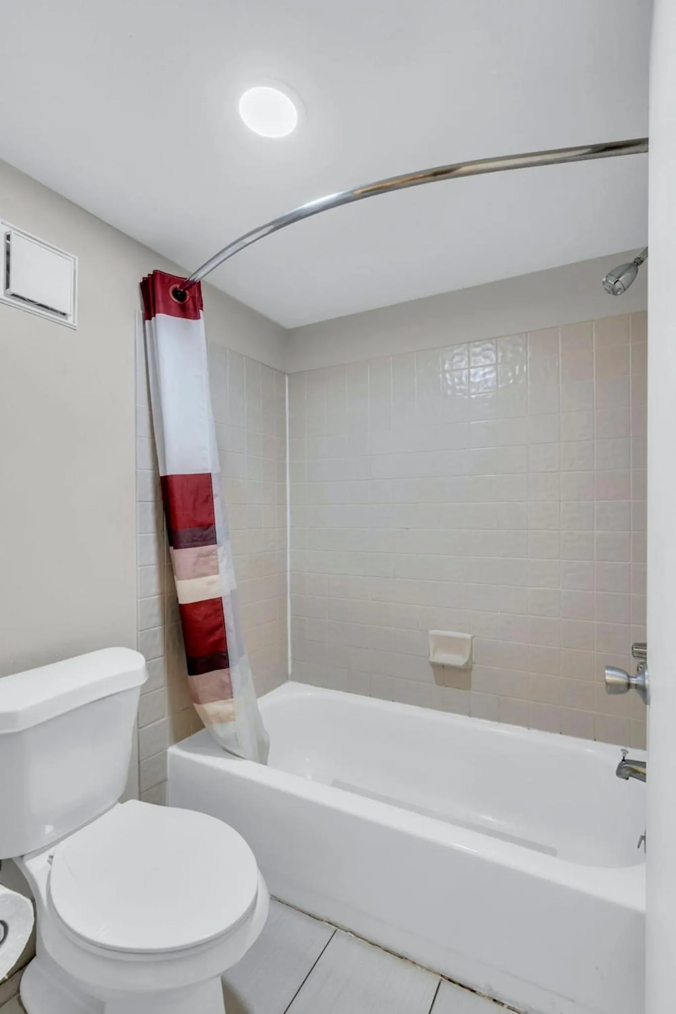 Bathroom in Red Roof Inn MacClenny