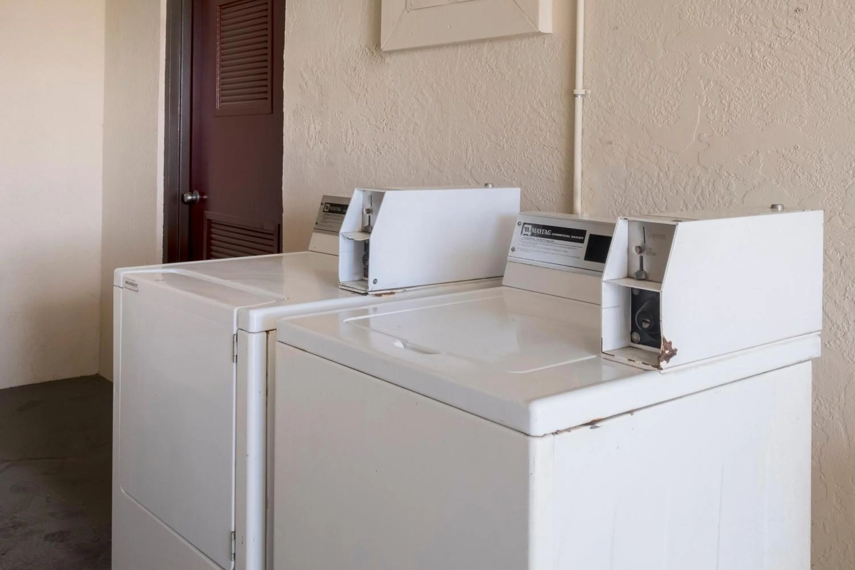 laundry in Red Roof Inn MacClenny