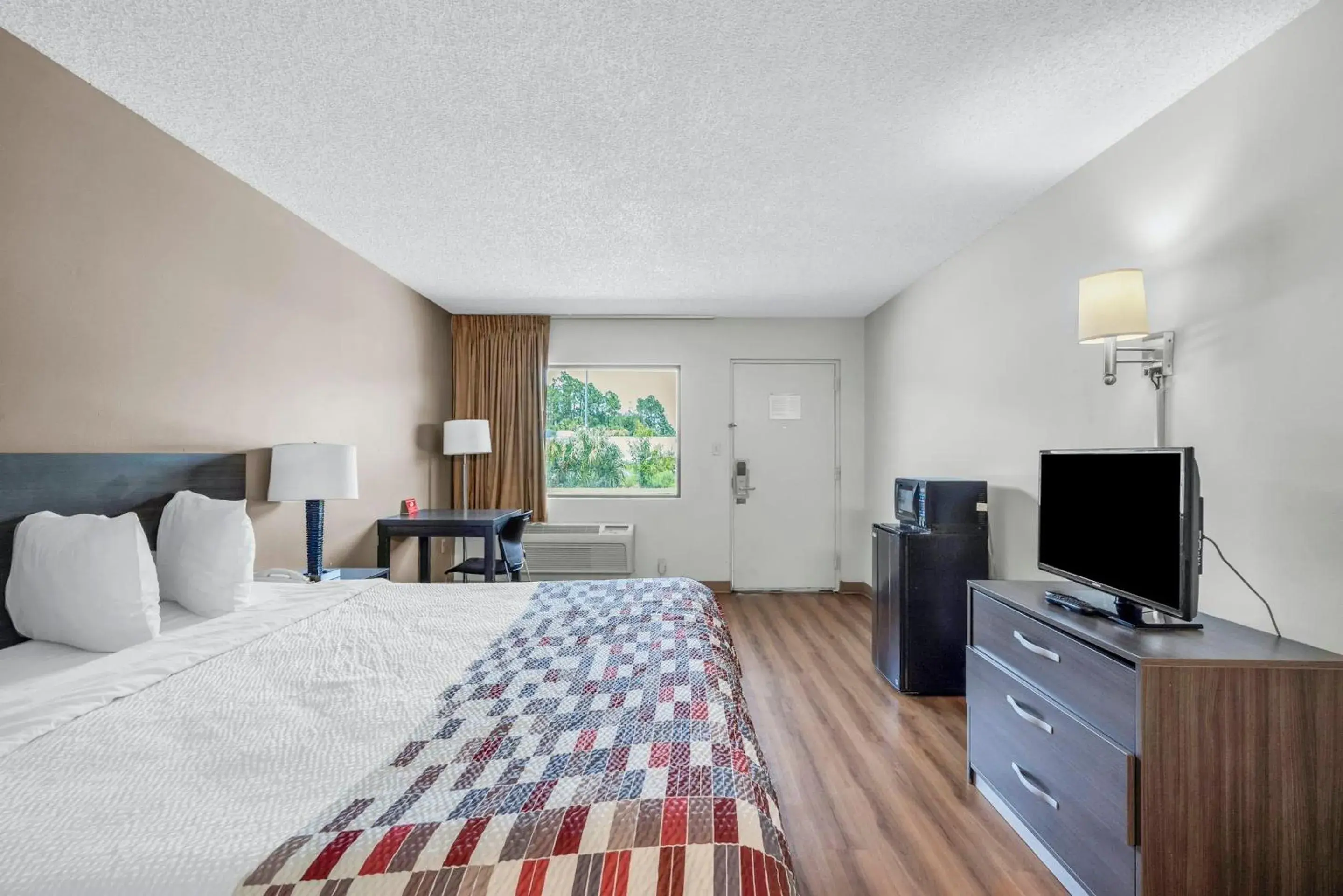 Bedroom, Bed in Red Roof Inn MacClenny Bedroom, Bed in Red Roof Inn MacClenny