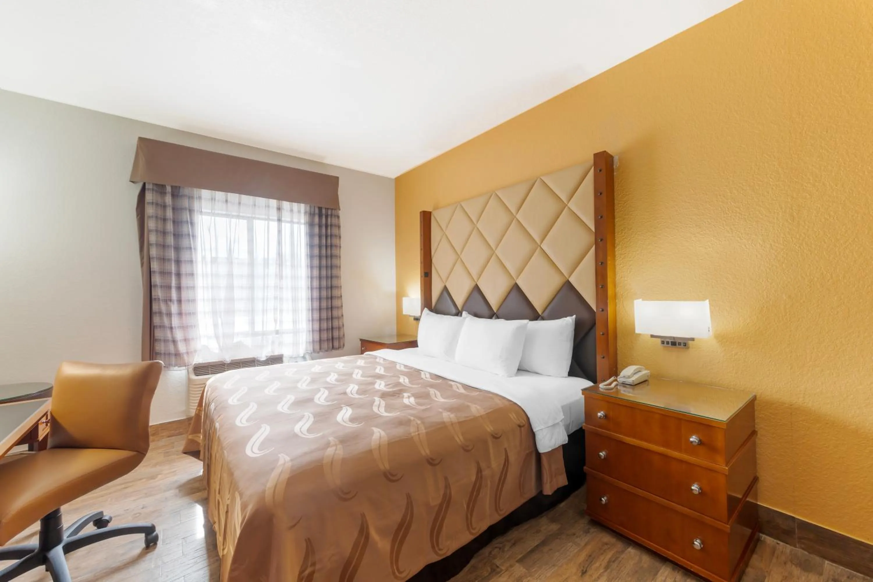 Bed in Quality Inn Florida City - Gateway to the Keys