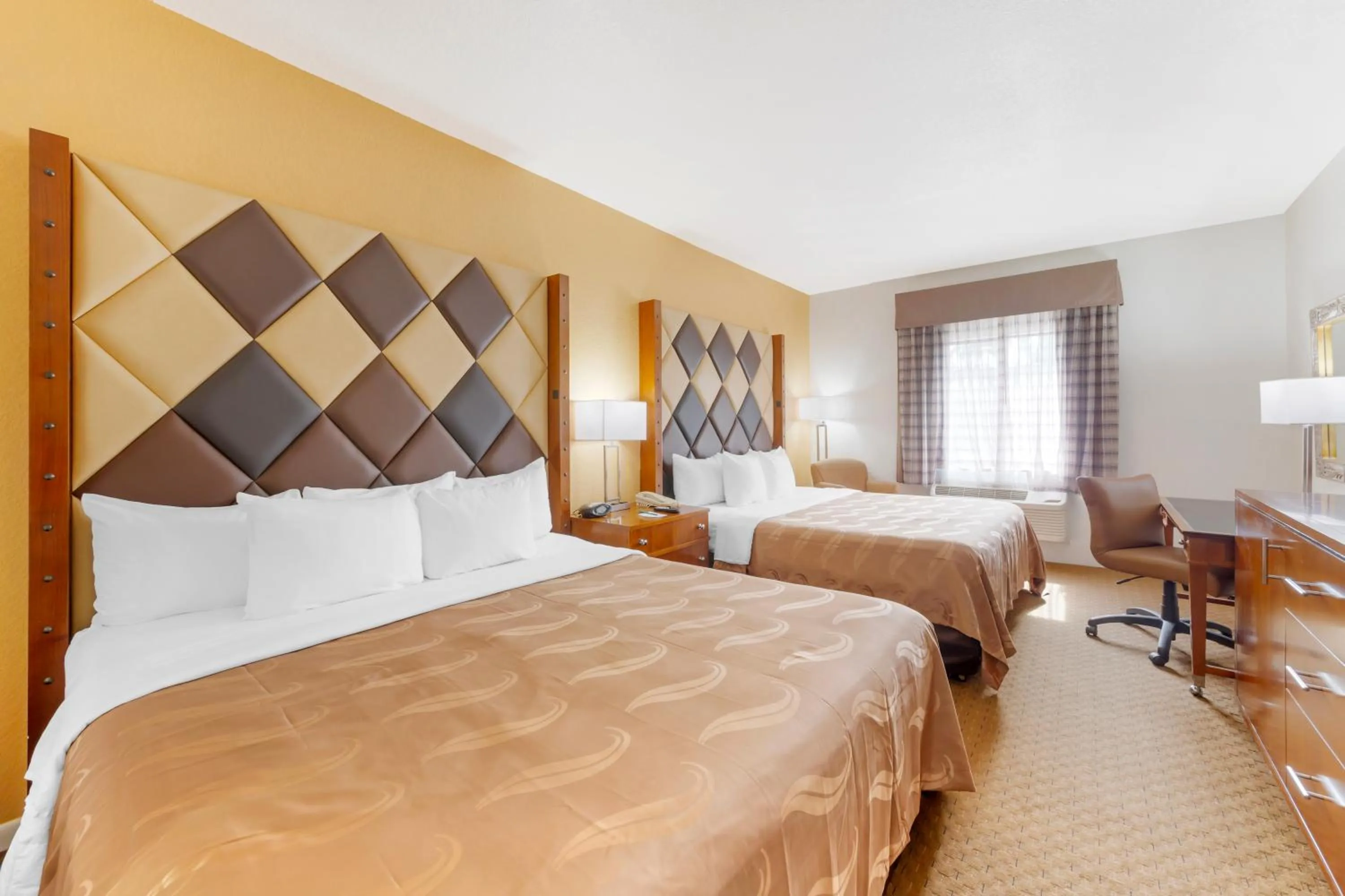 Bed in Quality Inn Florida City - Gateway to the Keys