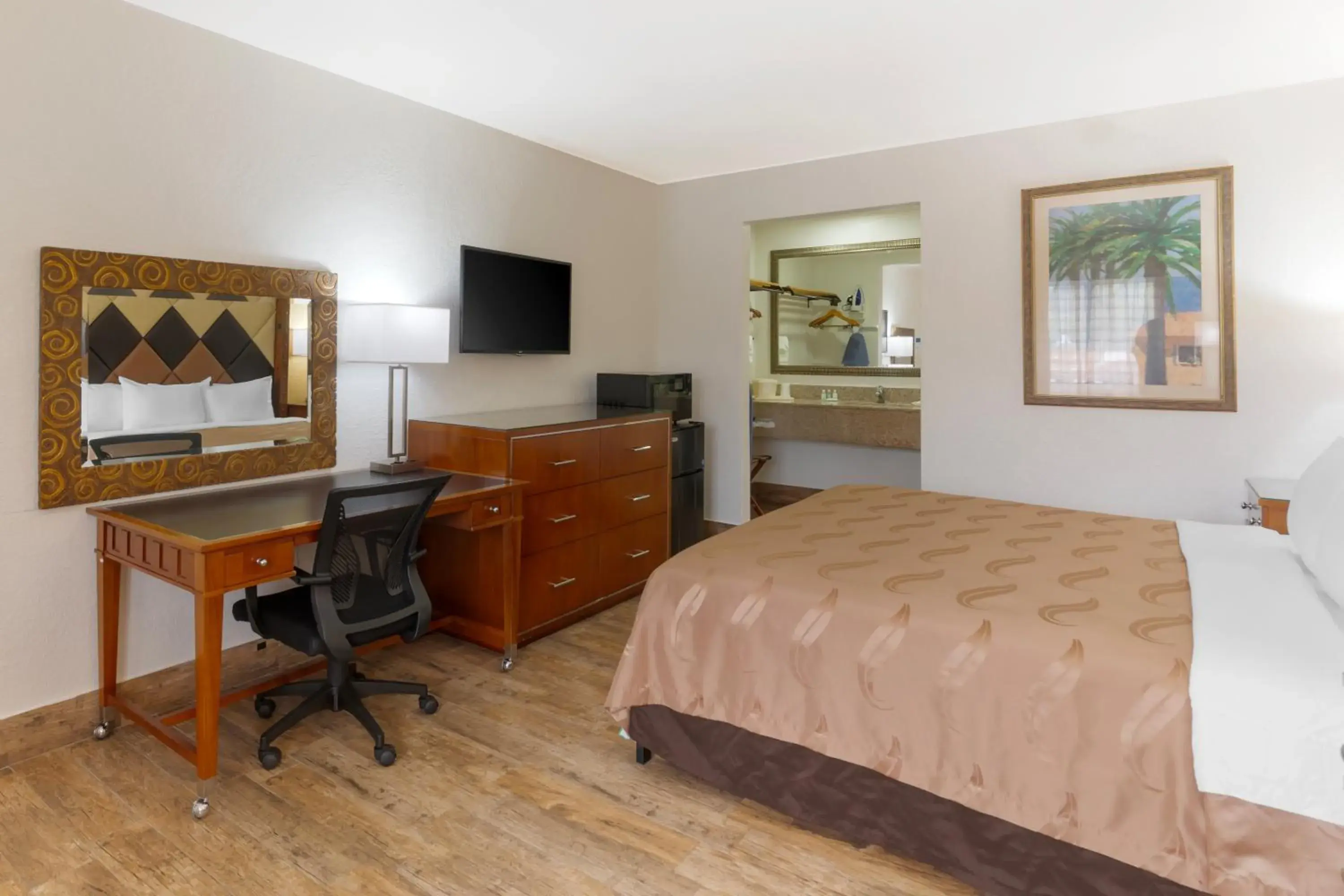 Bed in Quality Inn Florida City - Gateway to the Keys Bed in Quality Inn Florida City - Gateway to the Keys