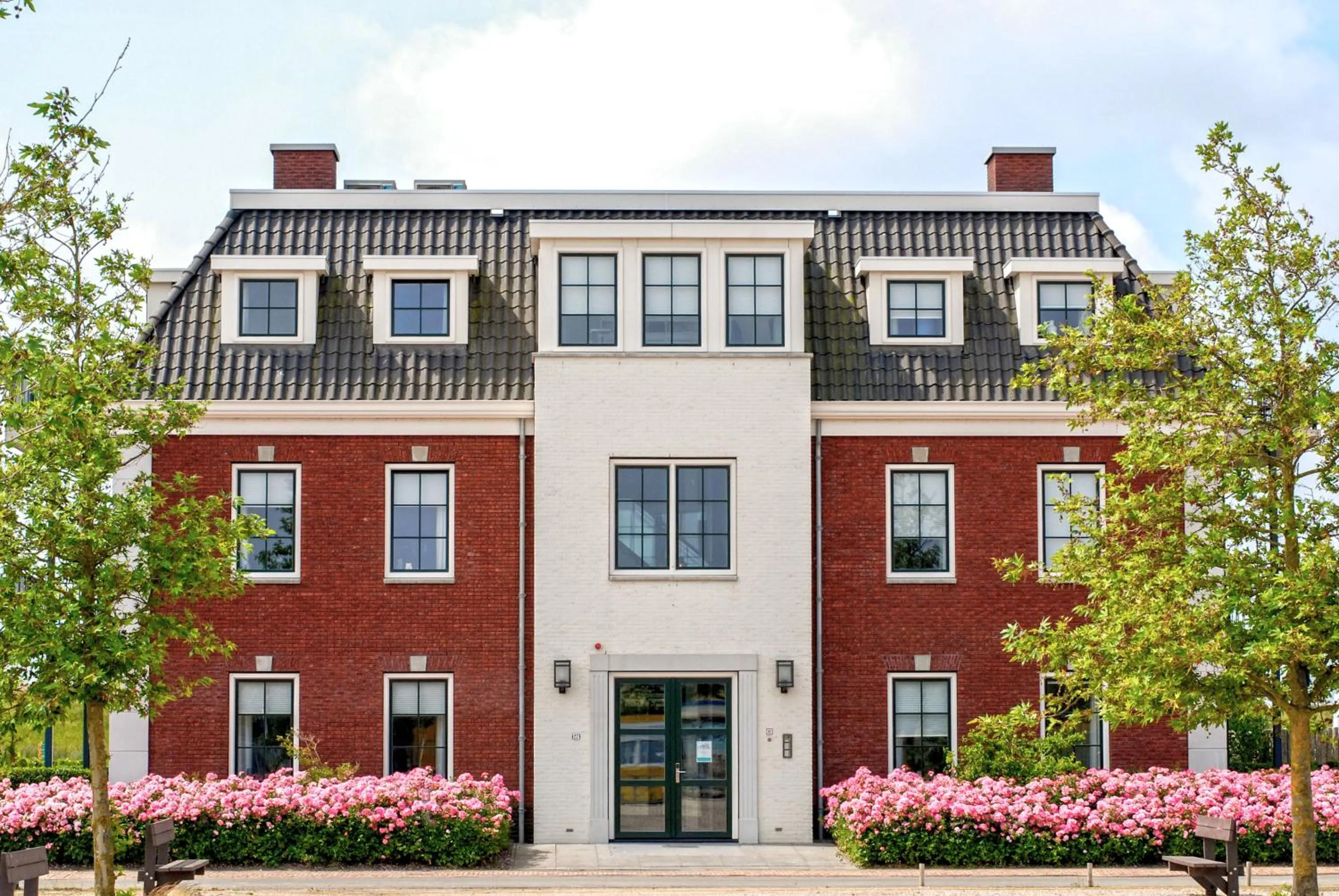 Property building in Raadhuis Parc Ganuenta