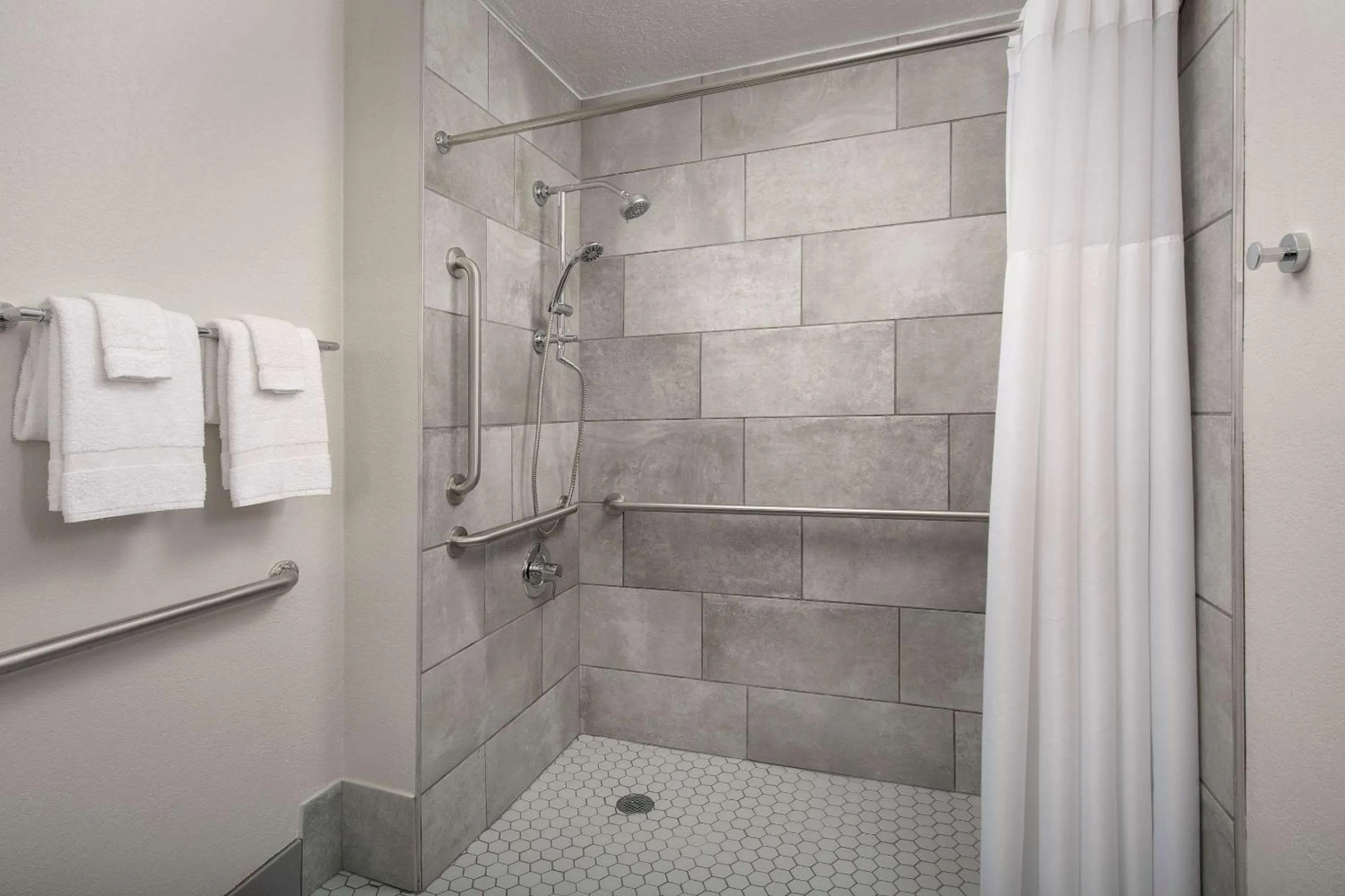 Bedroom in Quality Inn Atlantic Beach-Mayo Clinic Jax Area