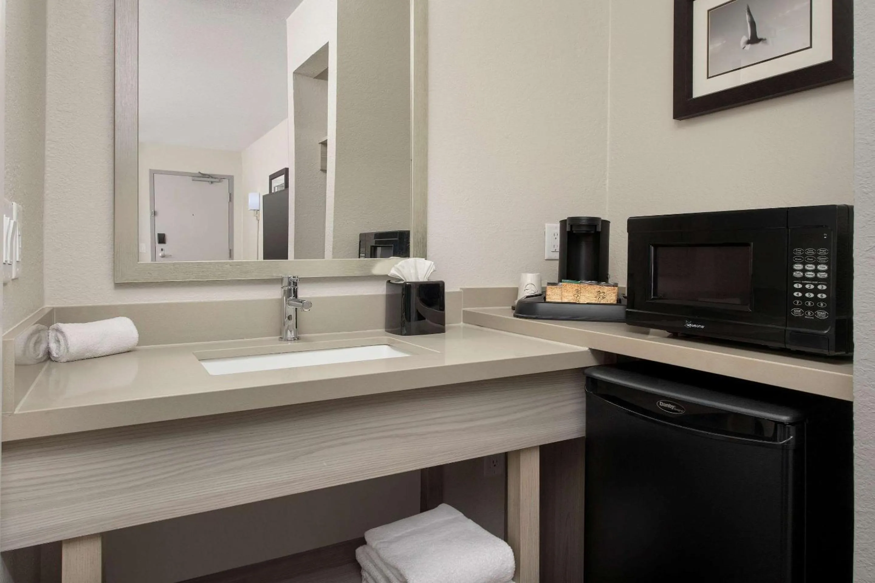 Photo of the whole room in Quality Inn Atlantic Beach-Mayo Clinic Jax Area