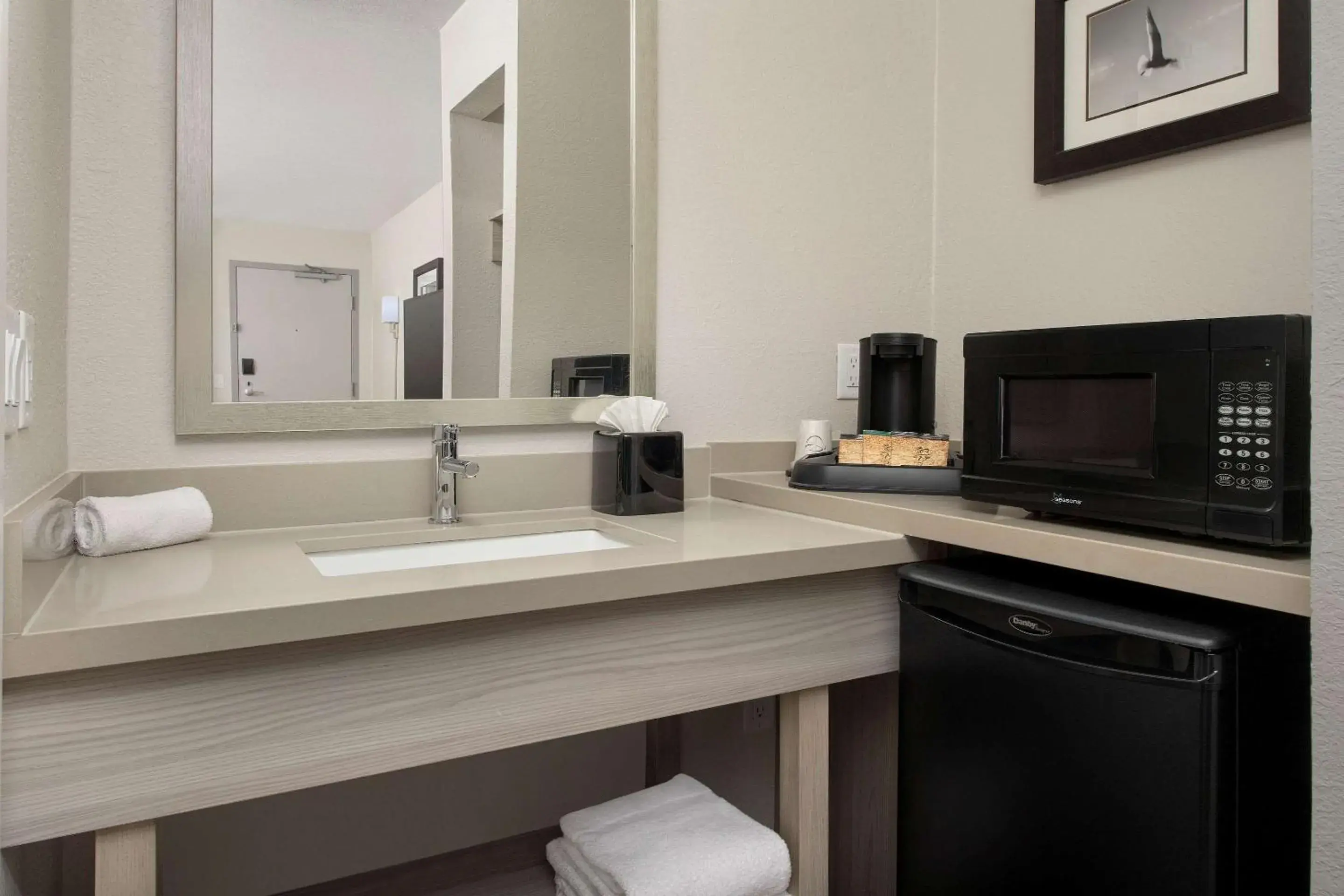 Photo of the whole room in Quality Inn Atlantic Beach-Mayo Clinic Jax Area Photo of the whole room in Quality Inn Atlantic Beach-Mayo Clinic Jax Area