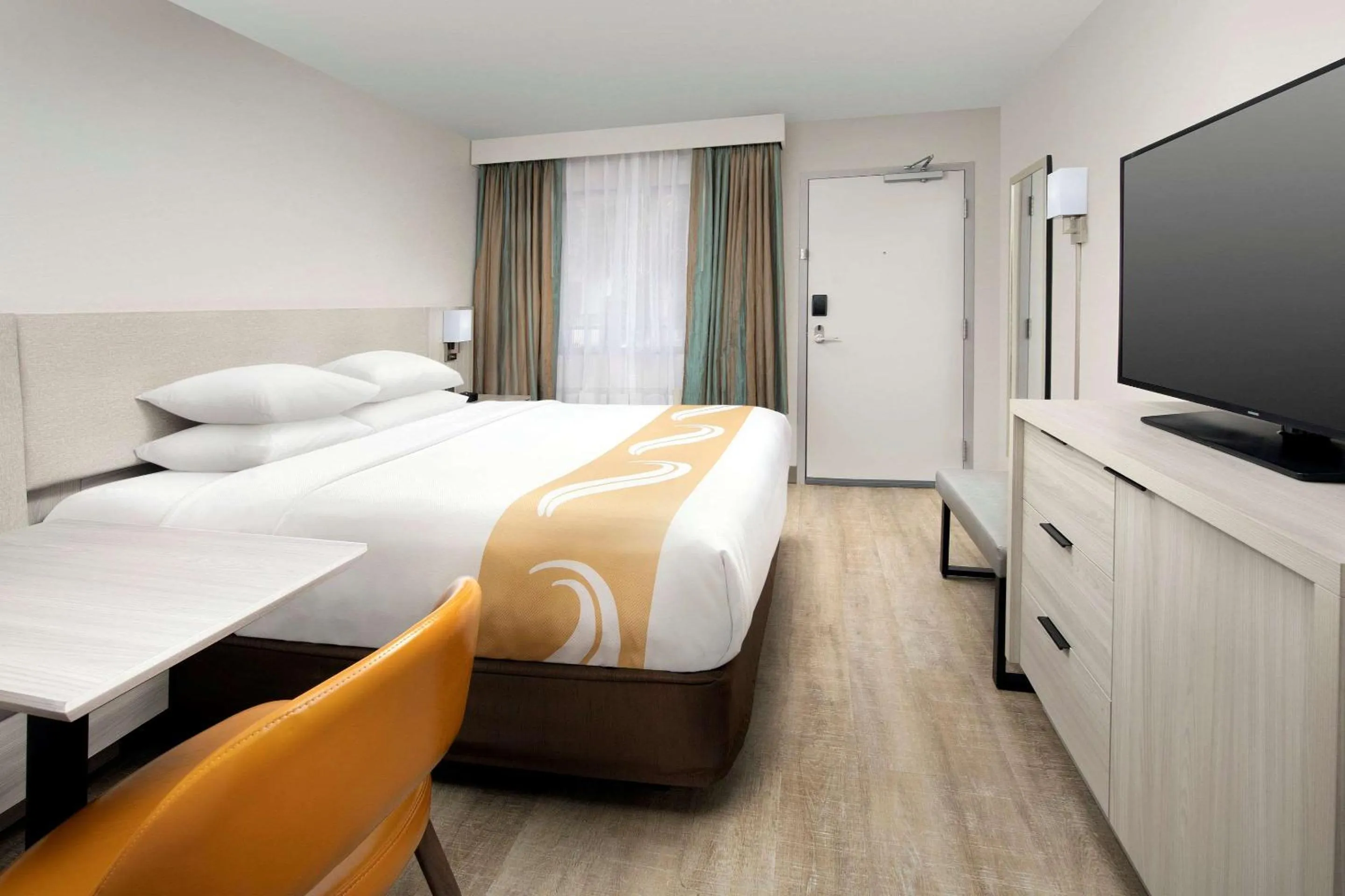 Photo of the whole room, Bed in Quality Inn Atlantic Beach-Mayo Clinic Jax Area