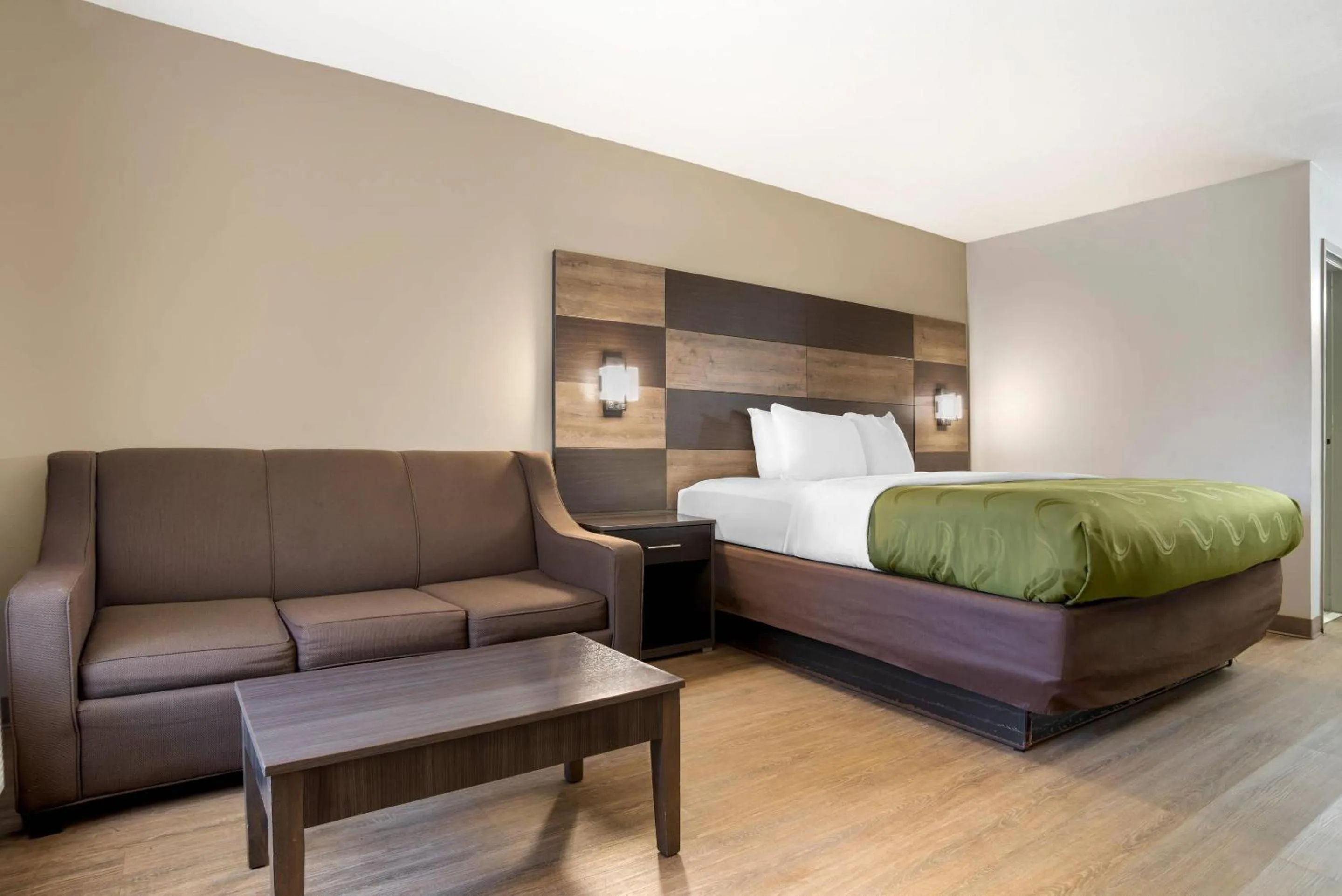 Bedroom, Bed in Quality Inn Panama City North