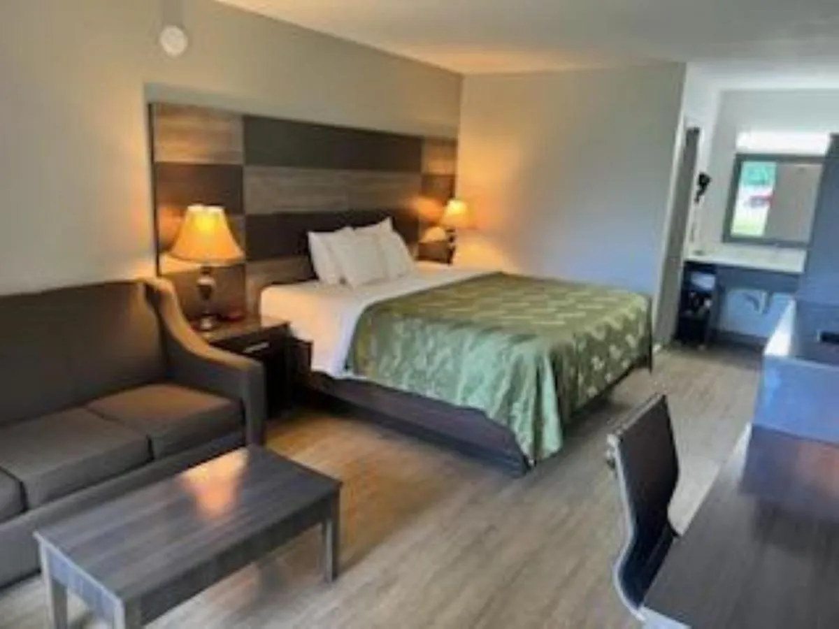 Bed in Quality Inn Panama City North