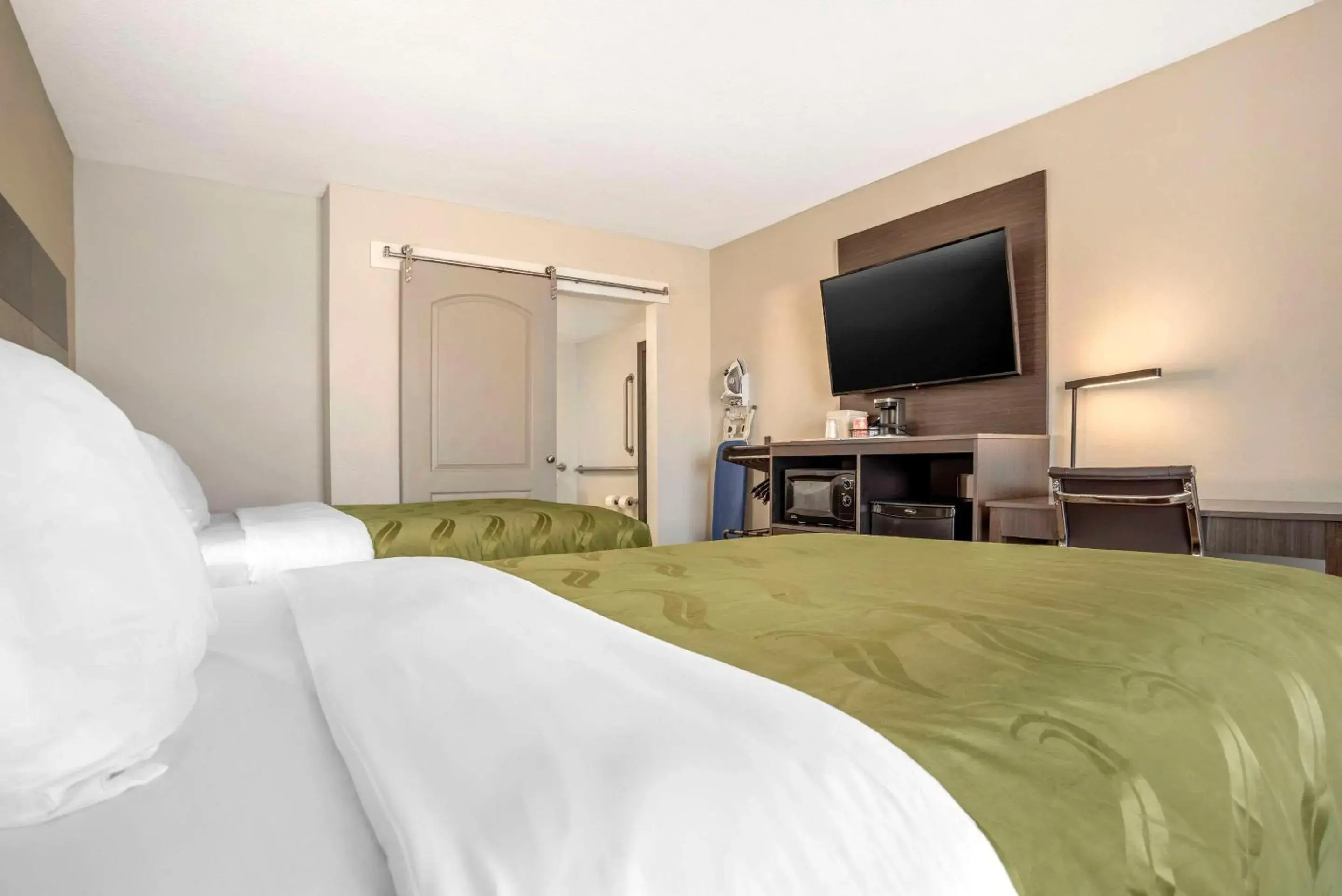 Bedroom, Bed in Quality Inn & Conference Center Panama City Bedroom, Bed in Quality Inn & Conference Center Panama City