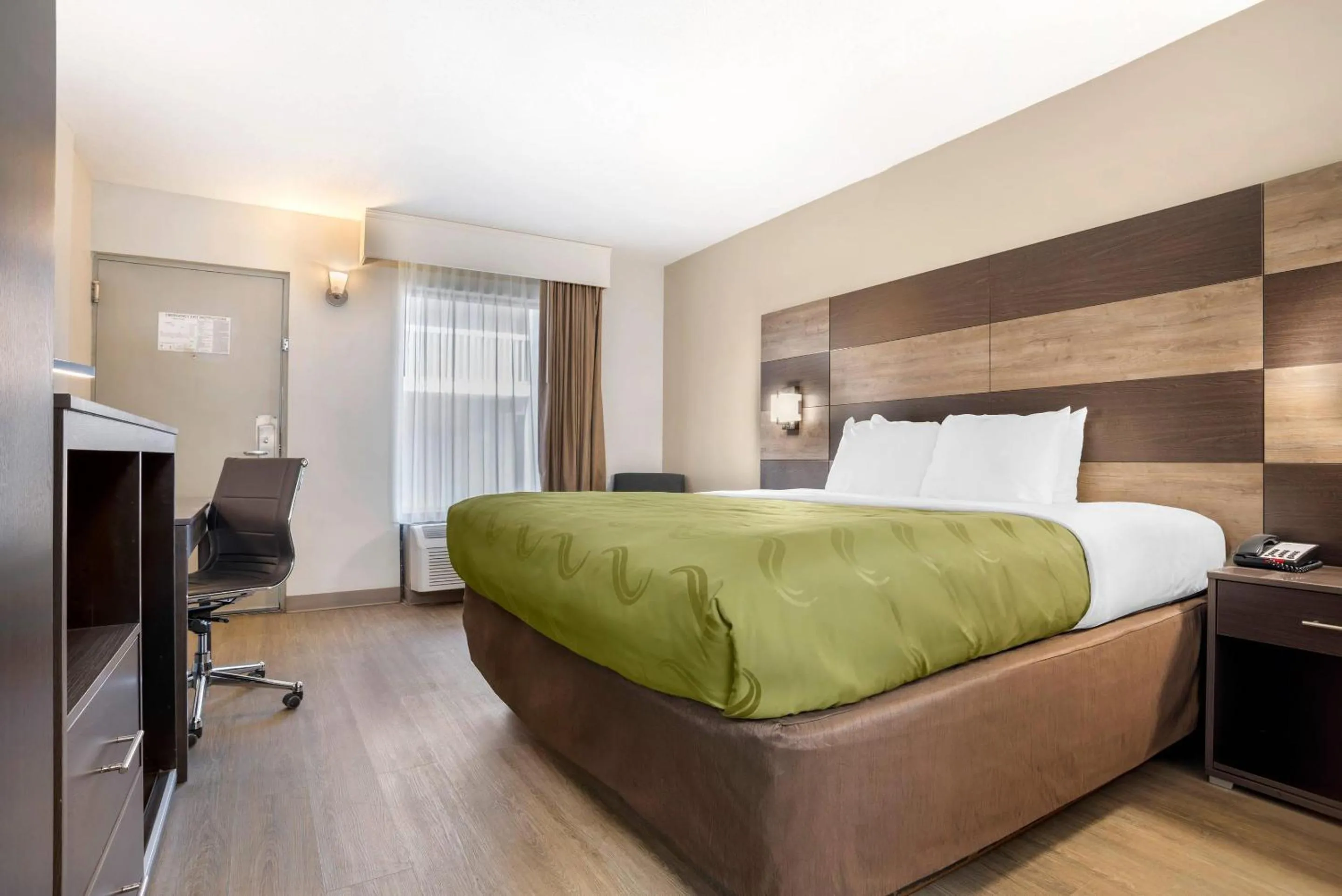 Bedroom, Bed in Quality Inn Panama City North