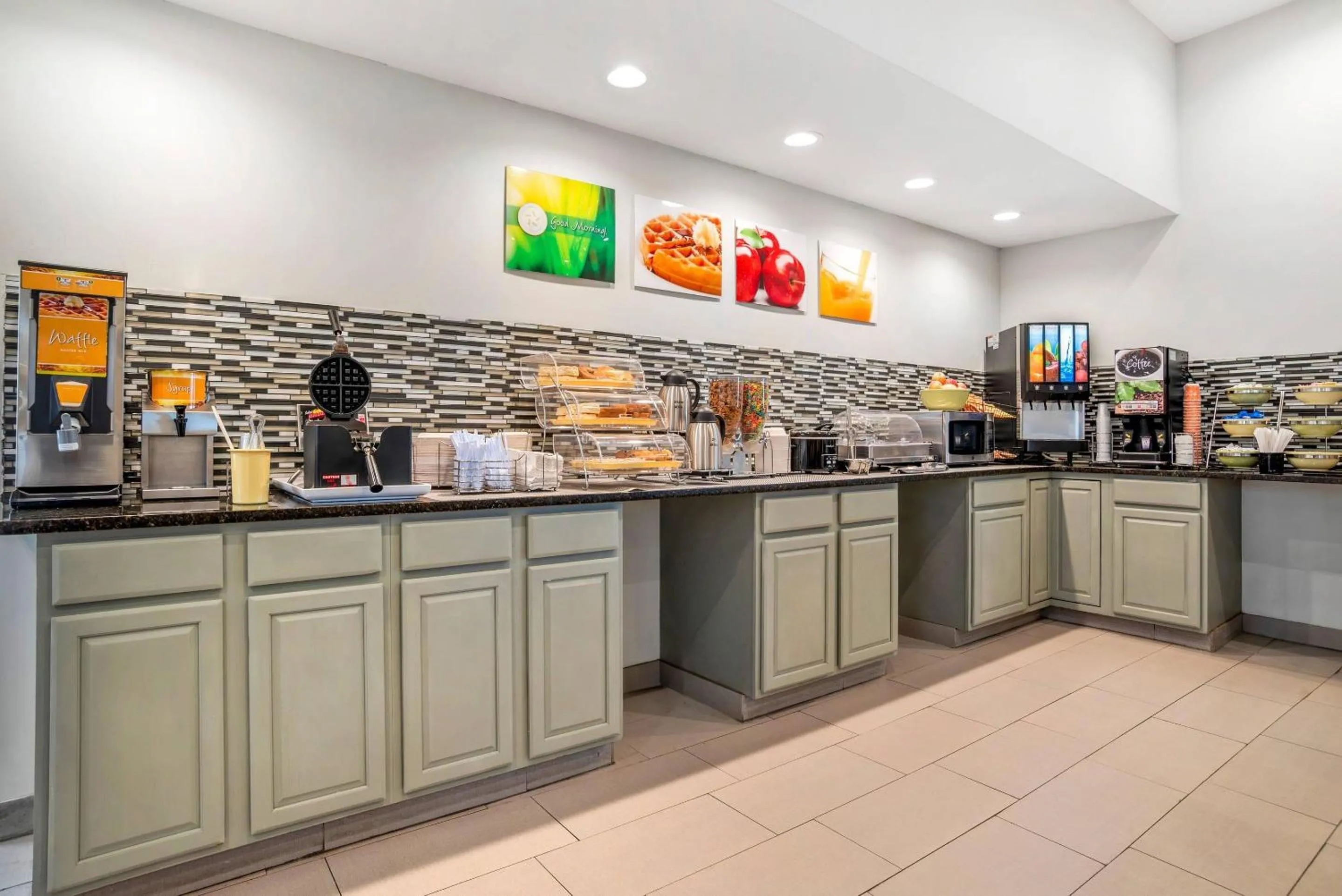 Breakfast in Quality Inn Panama City North