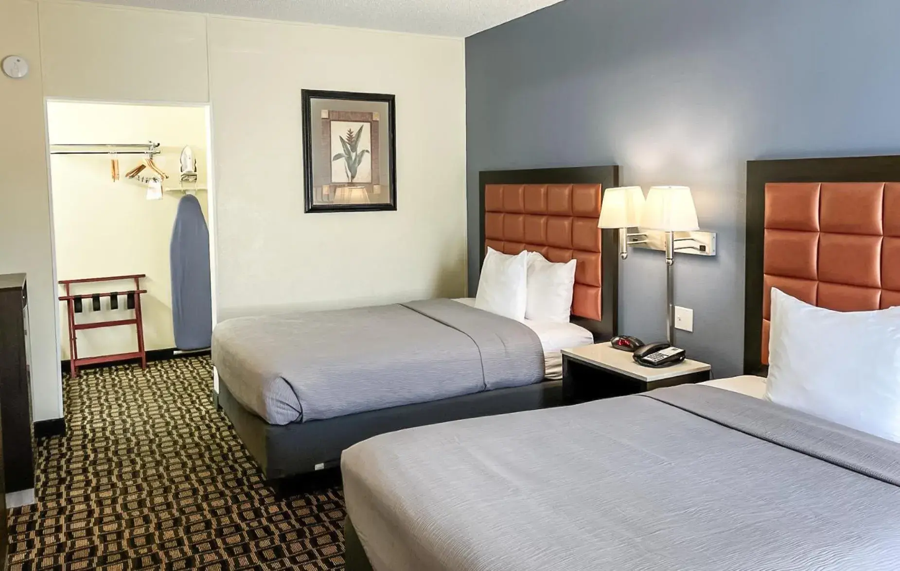 Double Room with Two Double Beds - Accessible/Non-Smoking in Quality Inn Tampa Airport - Cruise Port Double Room with Two Double Beds - Accessible/Non-Smoking in Quality Inn Tampa Airport - Cruise Port