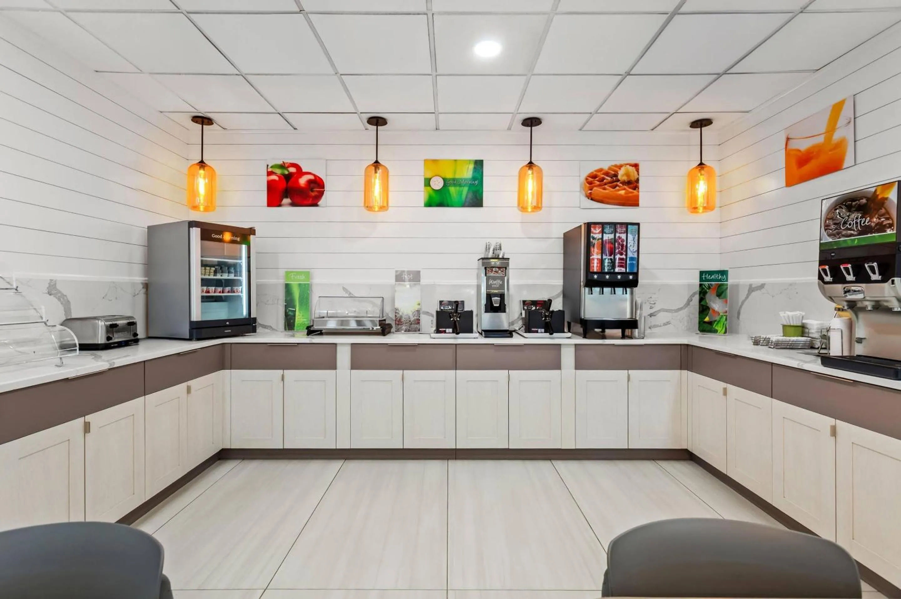 Breakfast in Quality Inn Tampa Airport - Cruise Port