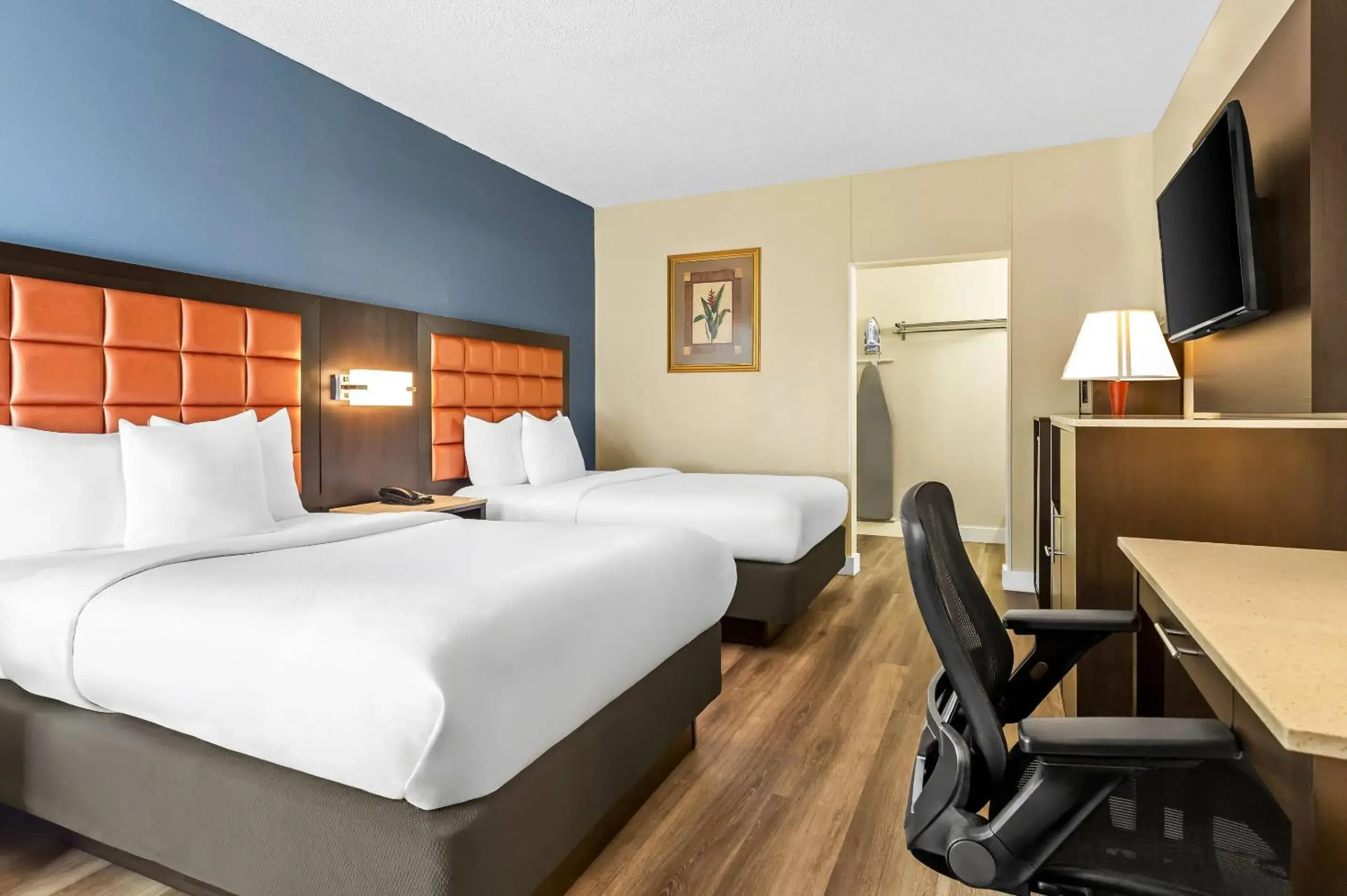 Double Room with Two Double Beds - Non-Smoking in Quality Inn Tampa Airport - Cruise Port Double Room with Two Double Beds - Non-Smoking in Quality Inn Tampa Airport - Cruise Port