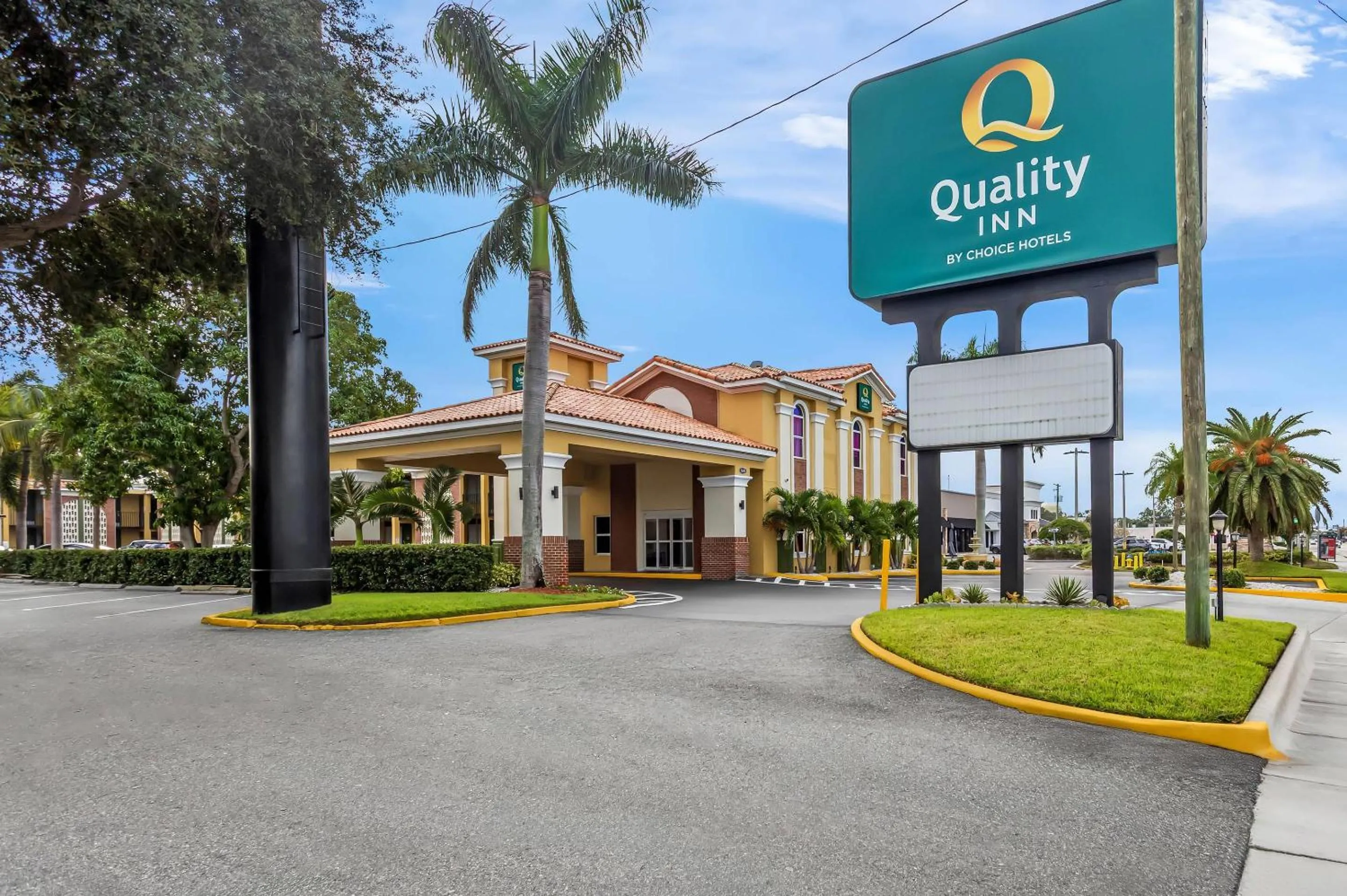 Property building in Quality Inn Tampa Airport - Cruise Port