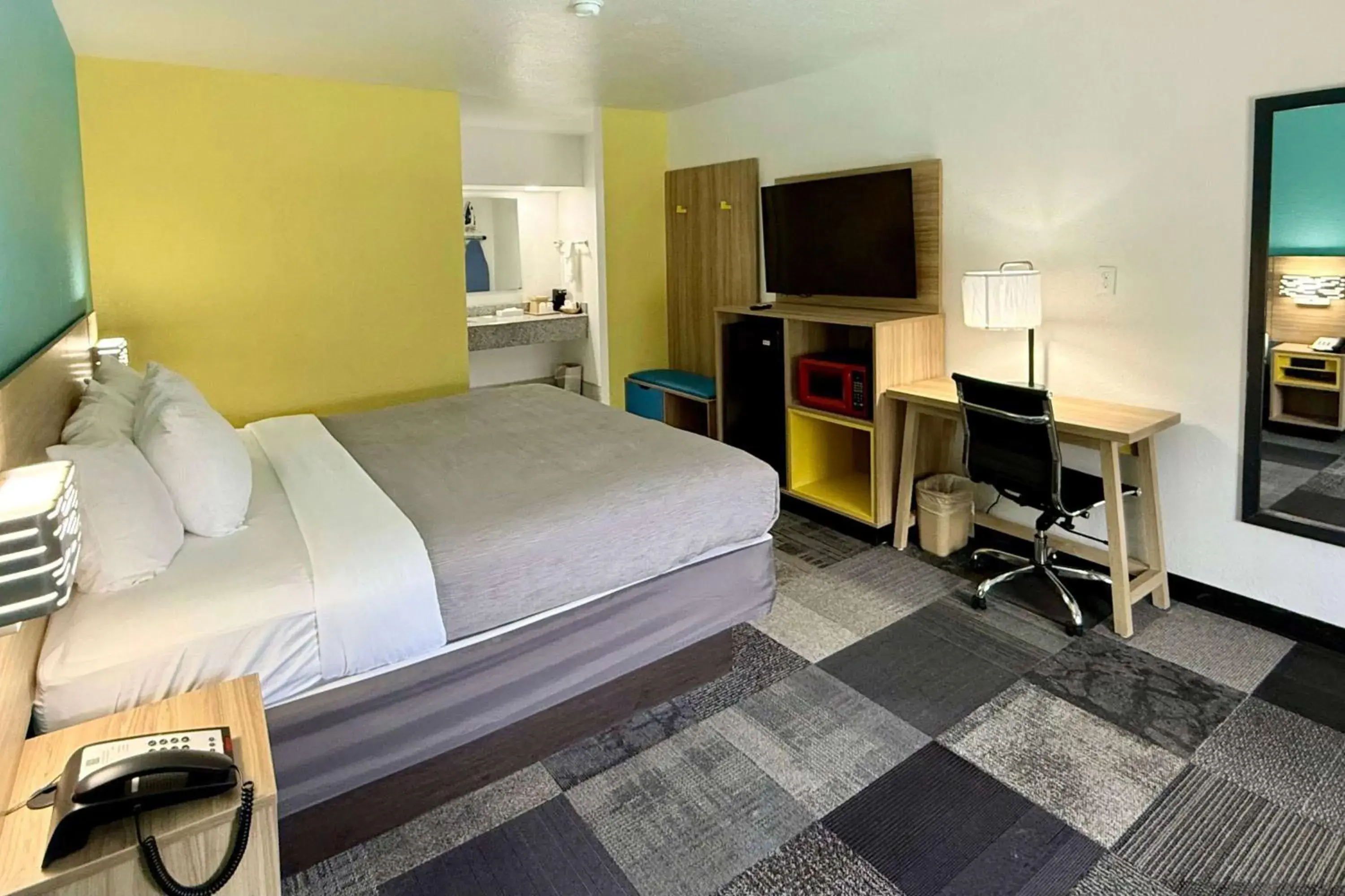Photo of the whole room, Bed in Days Inn by Wyndham Eglin AFB Photo of the whole room, Bed in Days Inn by Wyndham Eglin AFB
