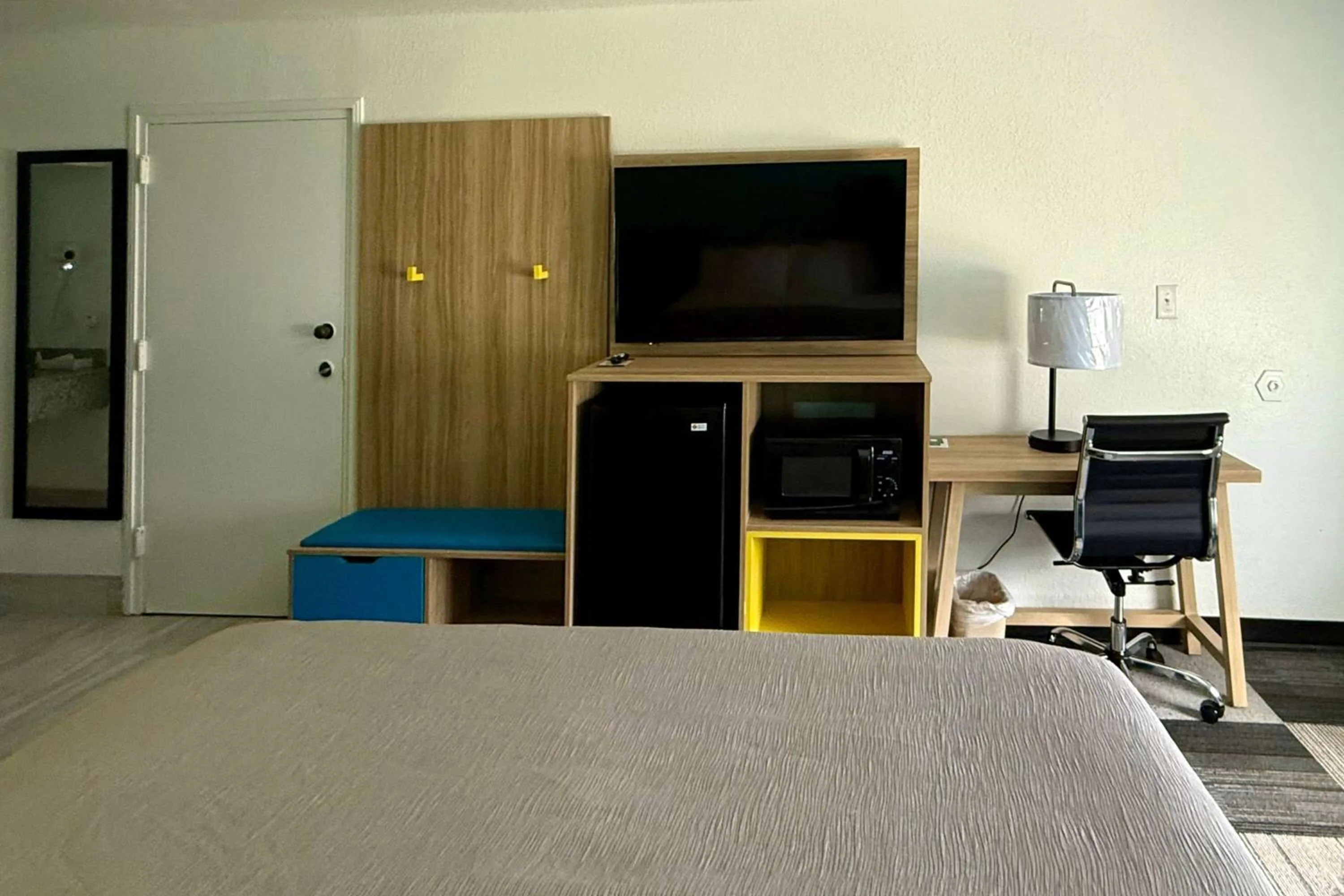 Photo of the whole room, Bed in Days Inn by Wyndham Eglin AFB