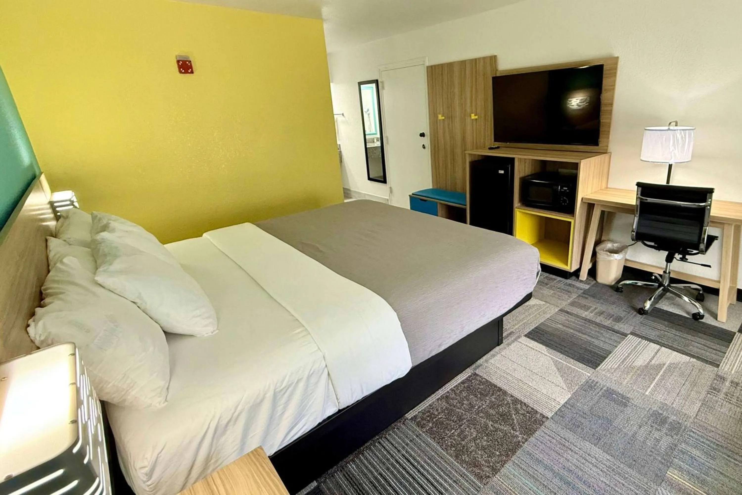 Photo of the whole room, Bed in Days Inn by Wyndham Eglin AFB