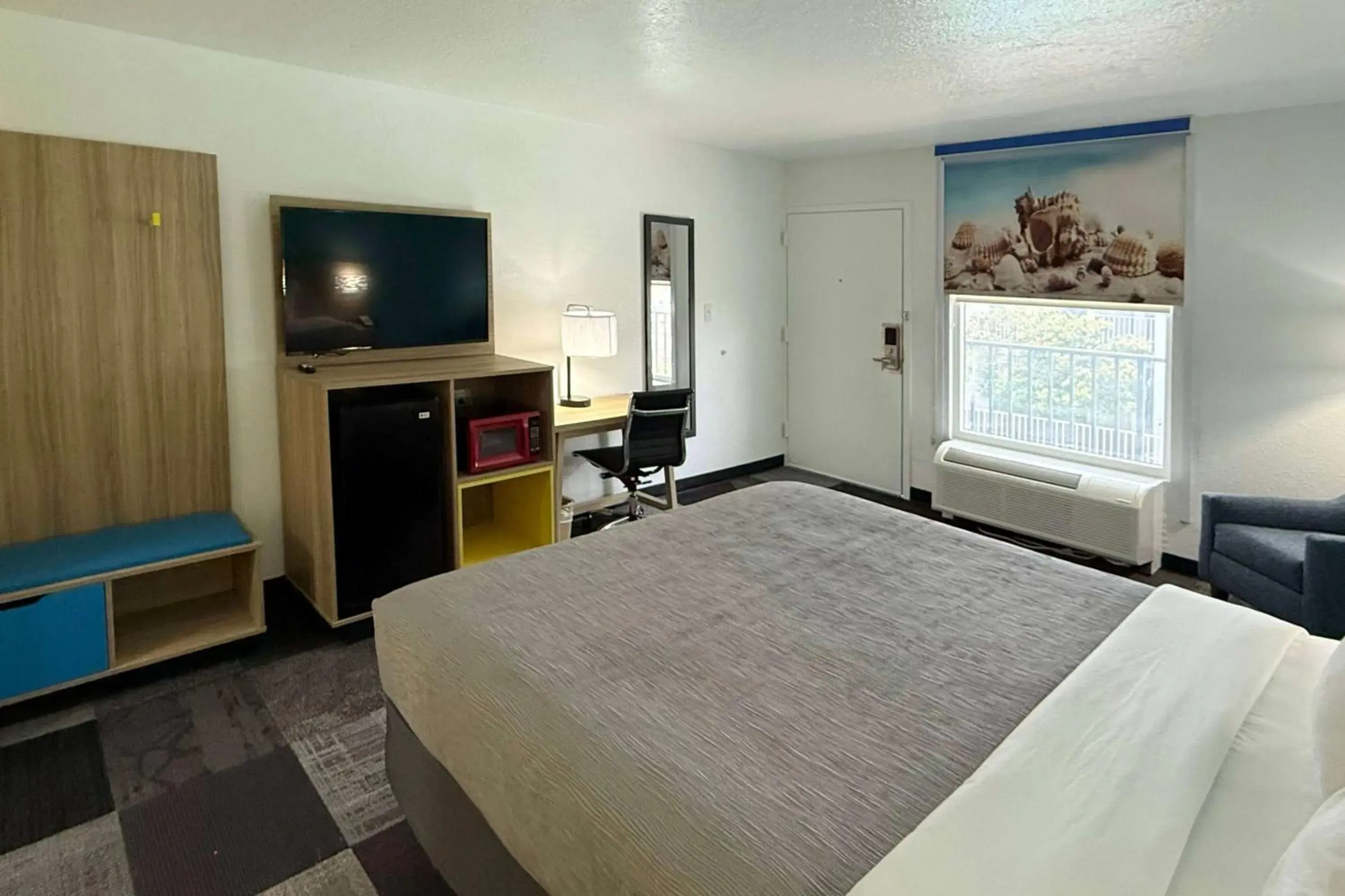 Photo of the whole room, Bed in Days Inn by Wyndham Eglin AFB Photo of the whole room, Bed in Days Inn by Wyndham Eglin AFB