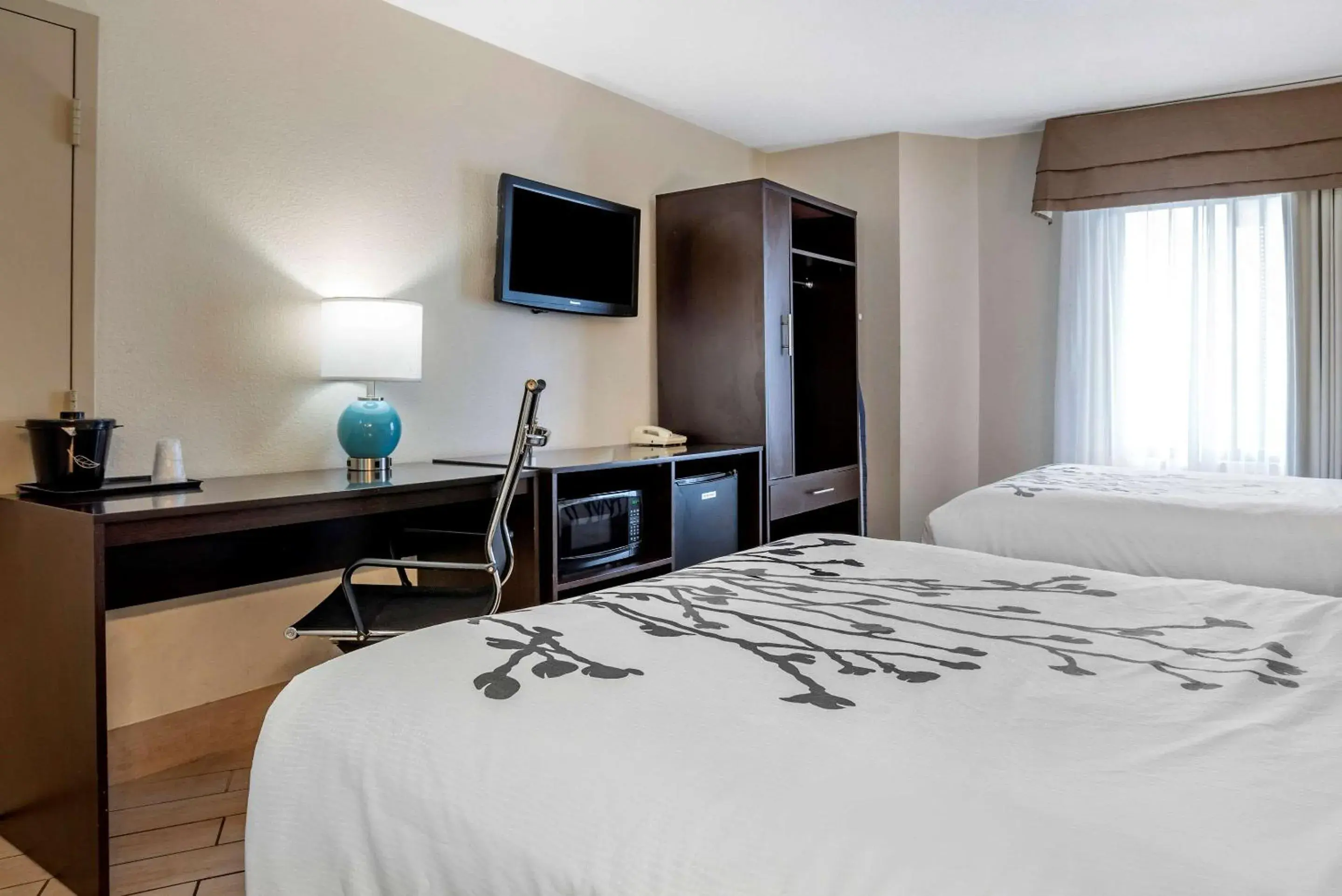 Photo of the whole room in Sleep Inn Destin near Miramar Beach Photo of the whole room in Sleep Inn Destin near Miramar Beach