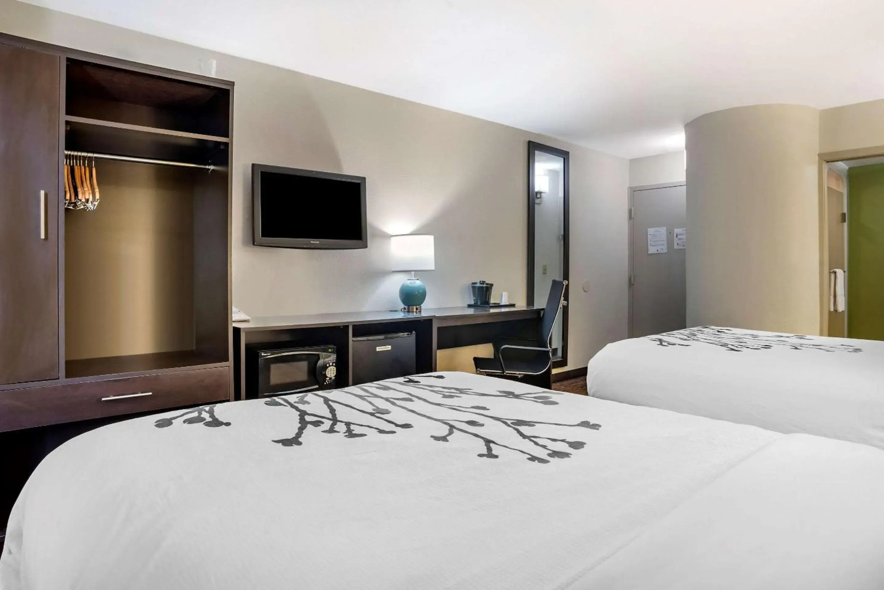 Photo of the whole room in Sleep Inn Destin near Miramar Beach Photo of the whole room in Sleep Inn Destin near Miramar Beach