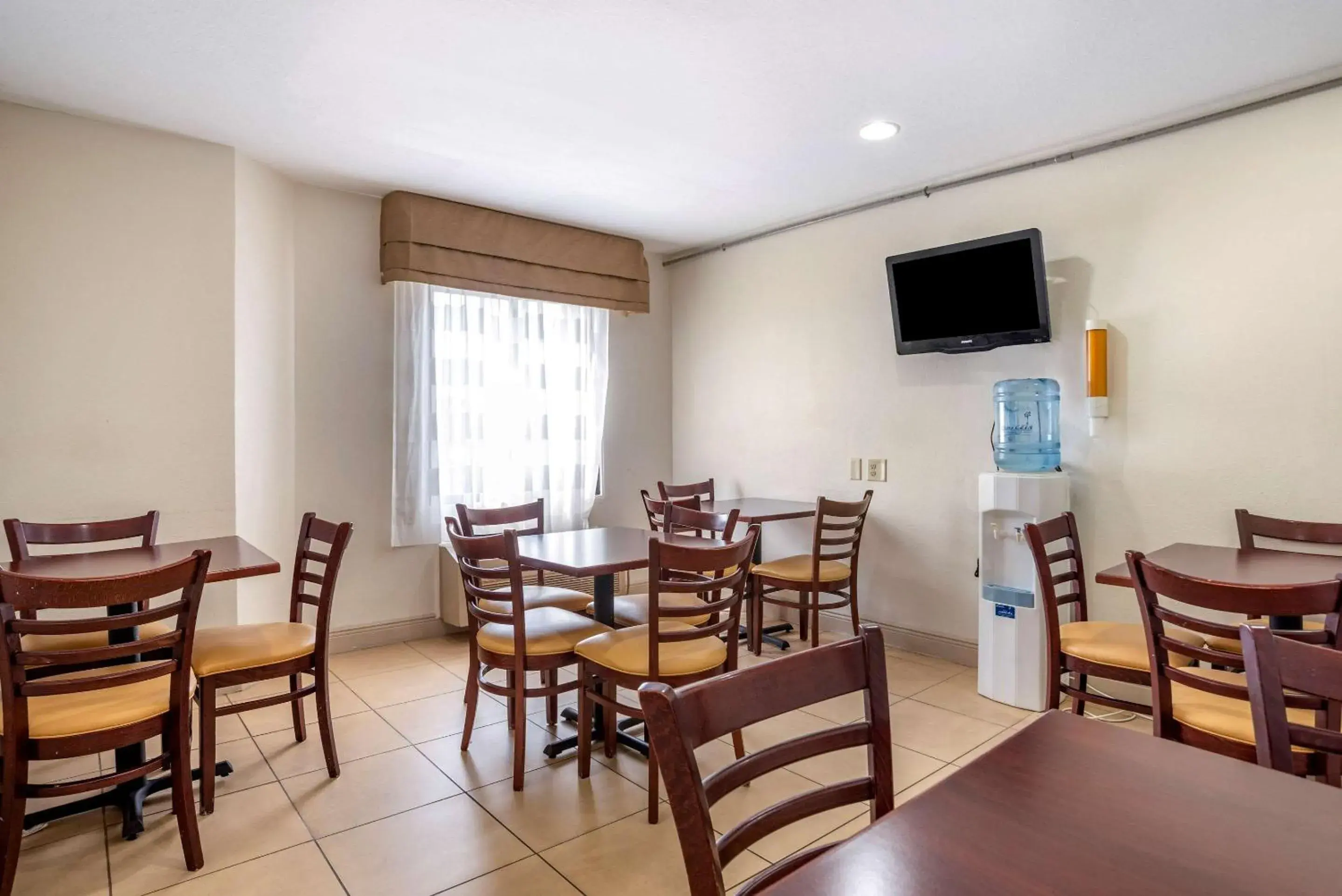 Restaurant/places to eat in Sleep Inn Destin near Miramar Beach Restaurant/places to eat in Sleep Inn Destin near Miramar Beach