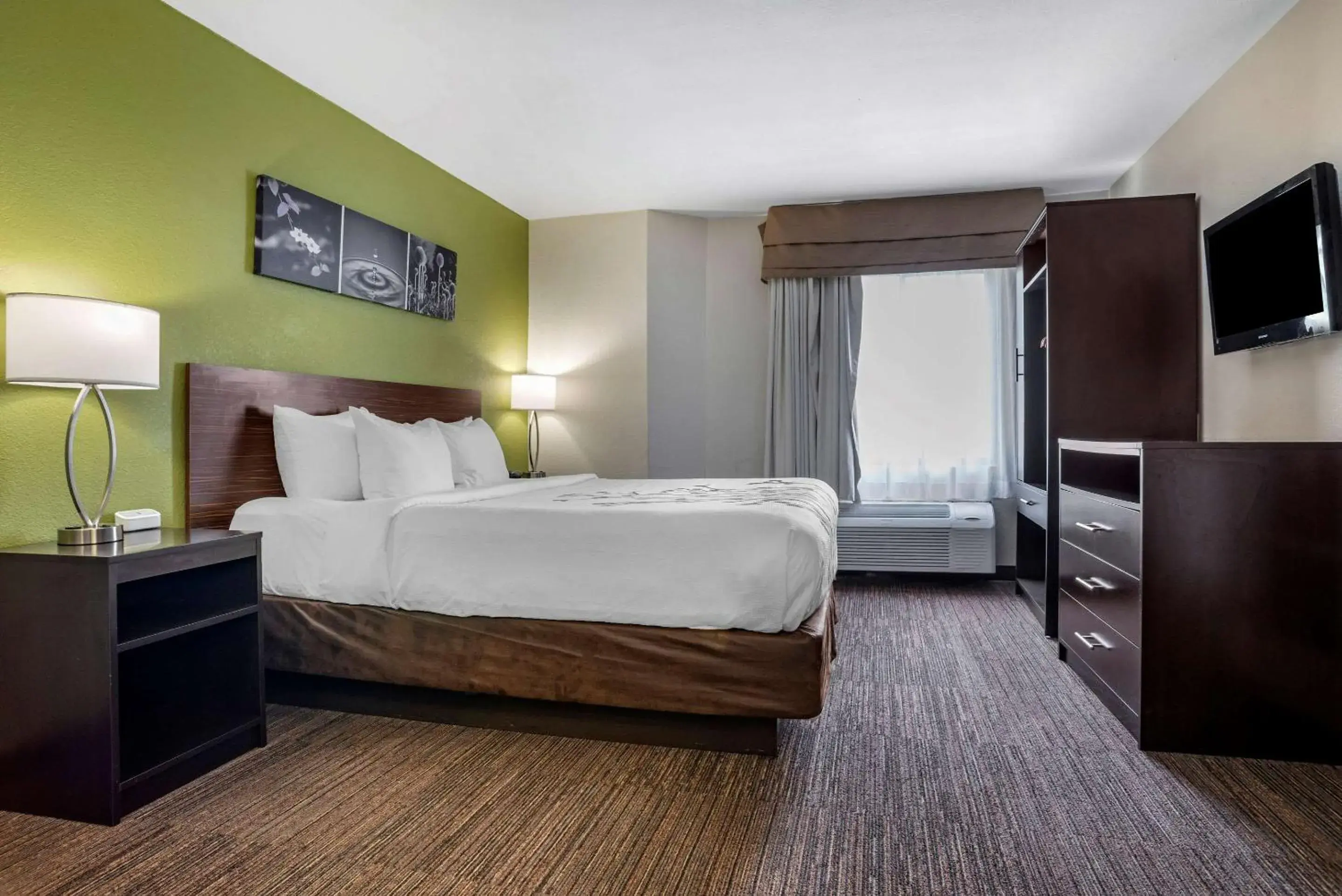 Photo of the whole room in Sleep Inn Destin near Miramar Beach Photo of the whole room in Sleep Inn Destin near Miramar Beach