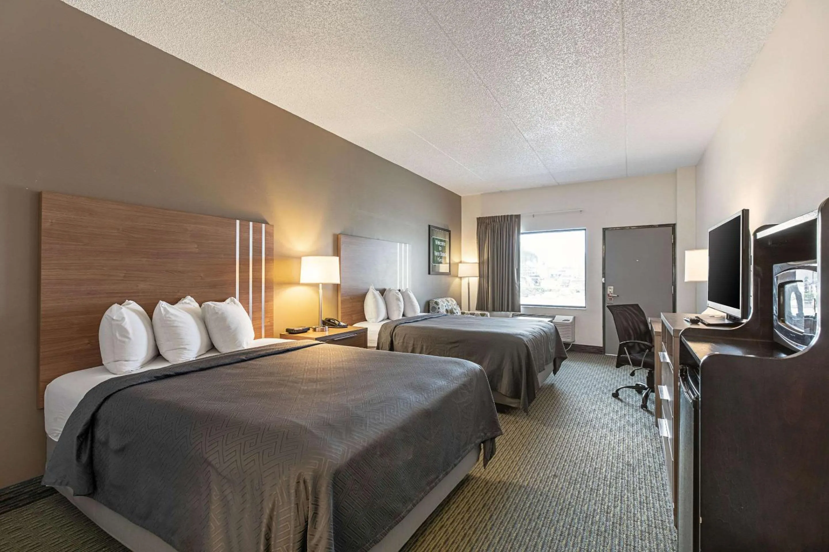 Photo of the whole room, Bed in Econo Lodge Vero Beach - Downtown