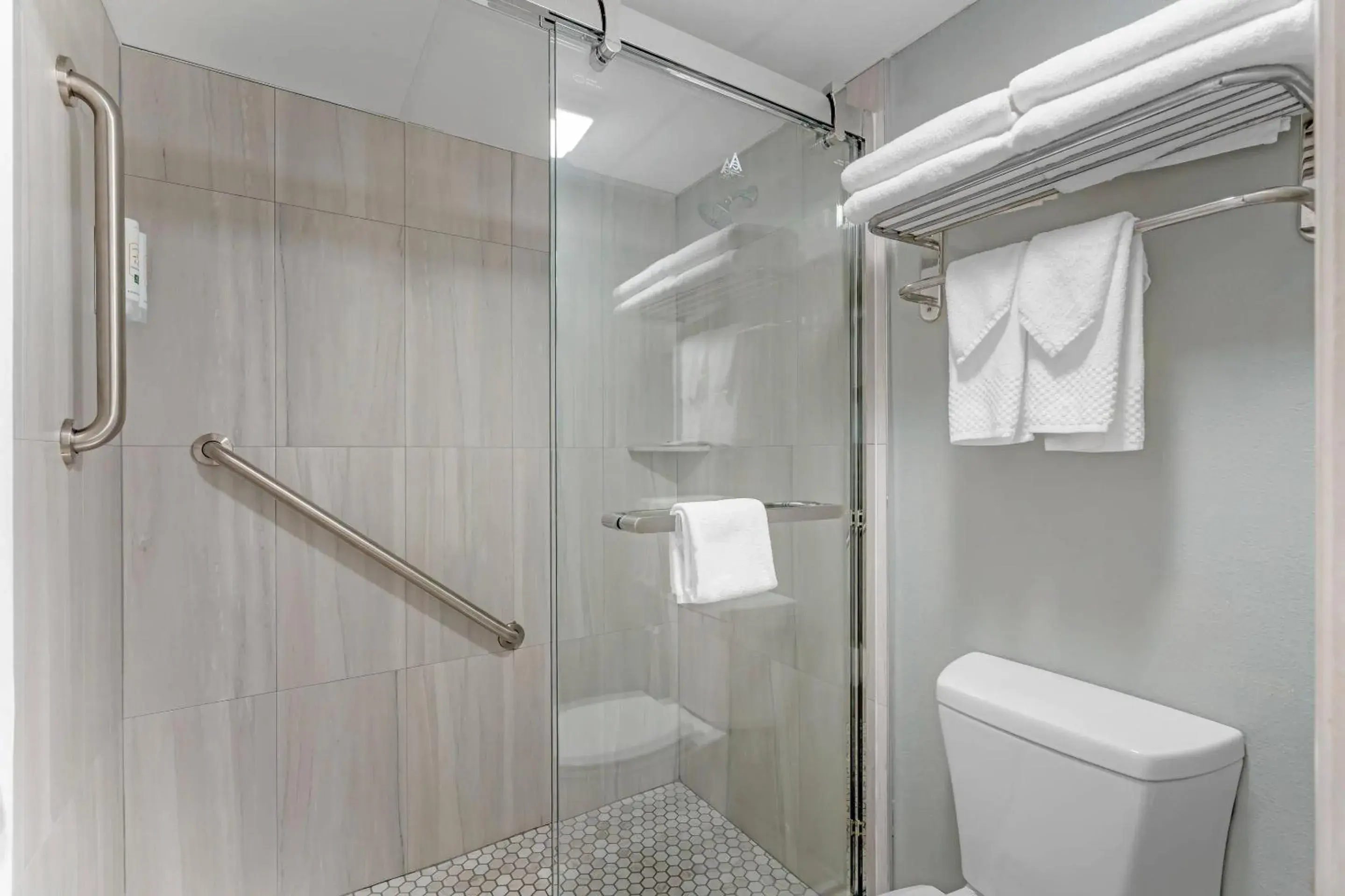 Bedroom in Quality Inn Bradenton North I-75 Bedroom in Quality Inn Bradenton North I-75