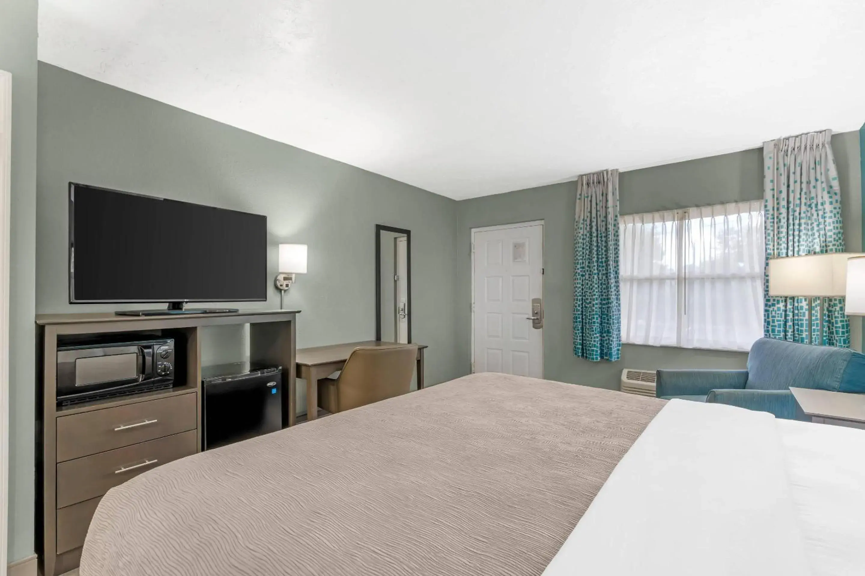 Bedroom, Bed in Quality Inn Bradenton North I-75 Bedroom, Bed in Quality Inn Bradenton North I-75