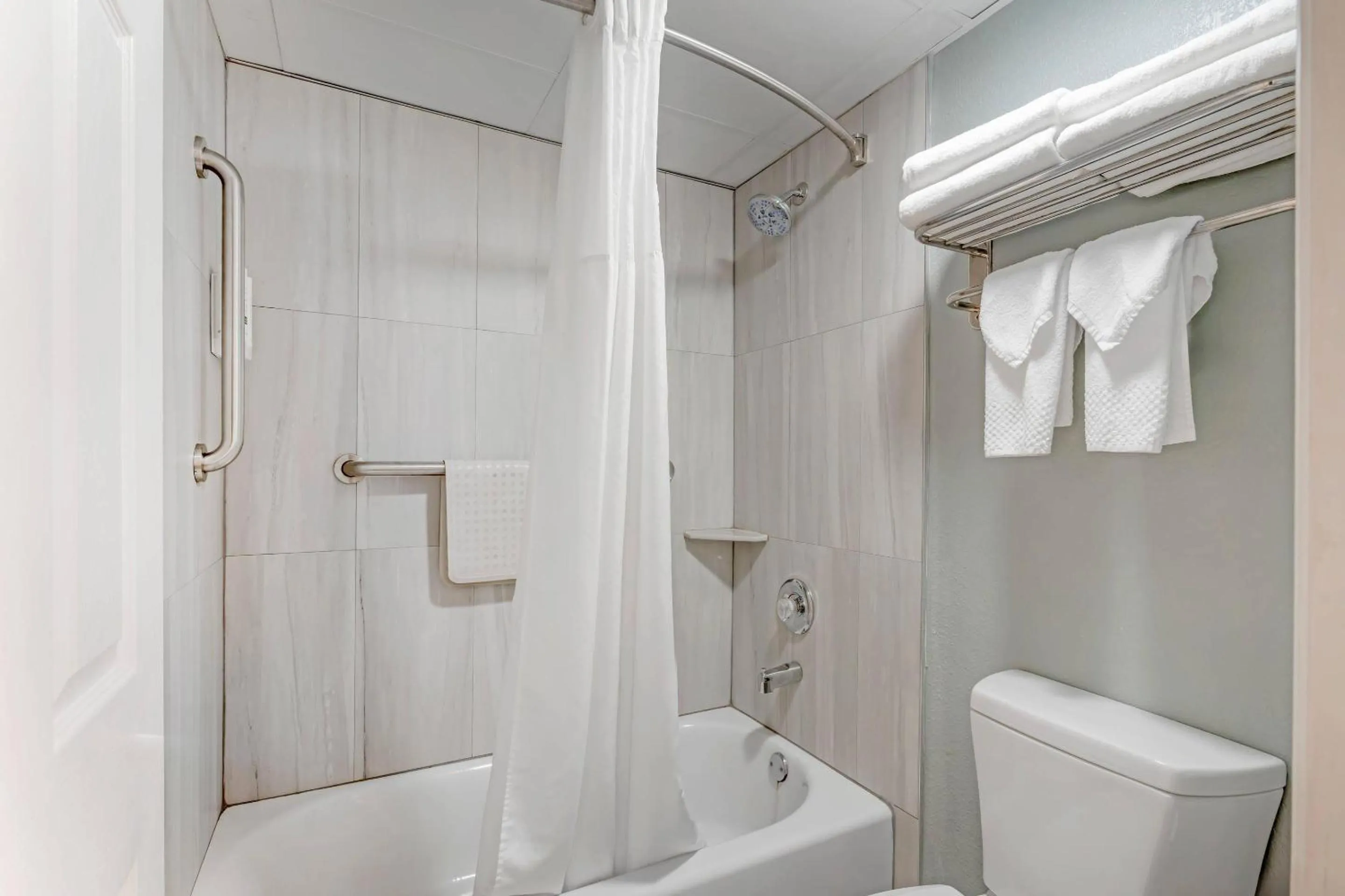 Bedroom in Quality Inn Bradenton North I-75