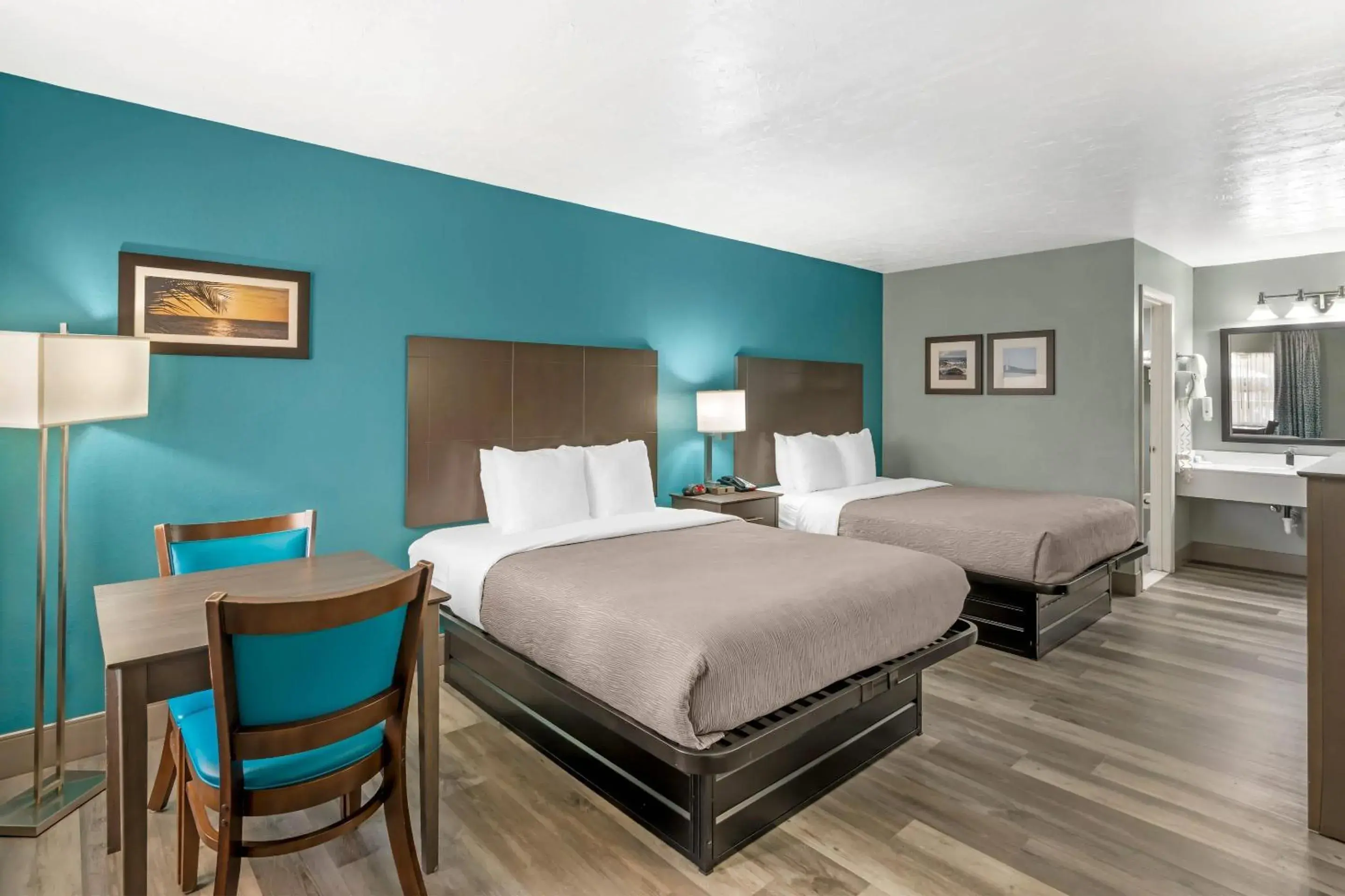 Queen Room with Two Queen Beds - Non-Smoking in Quality Inn Bradenton North I-75 Queen Room with Two Queen Beds - Non-Smoking in Quality Inn Bradenton North I-75