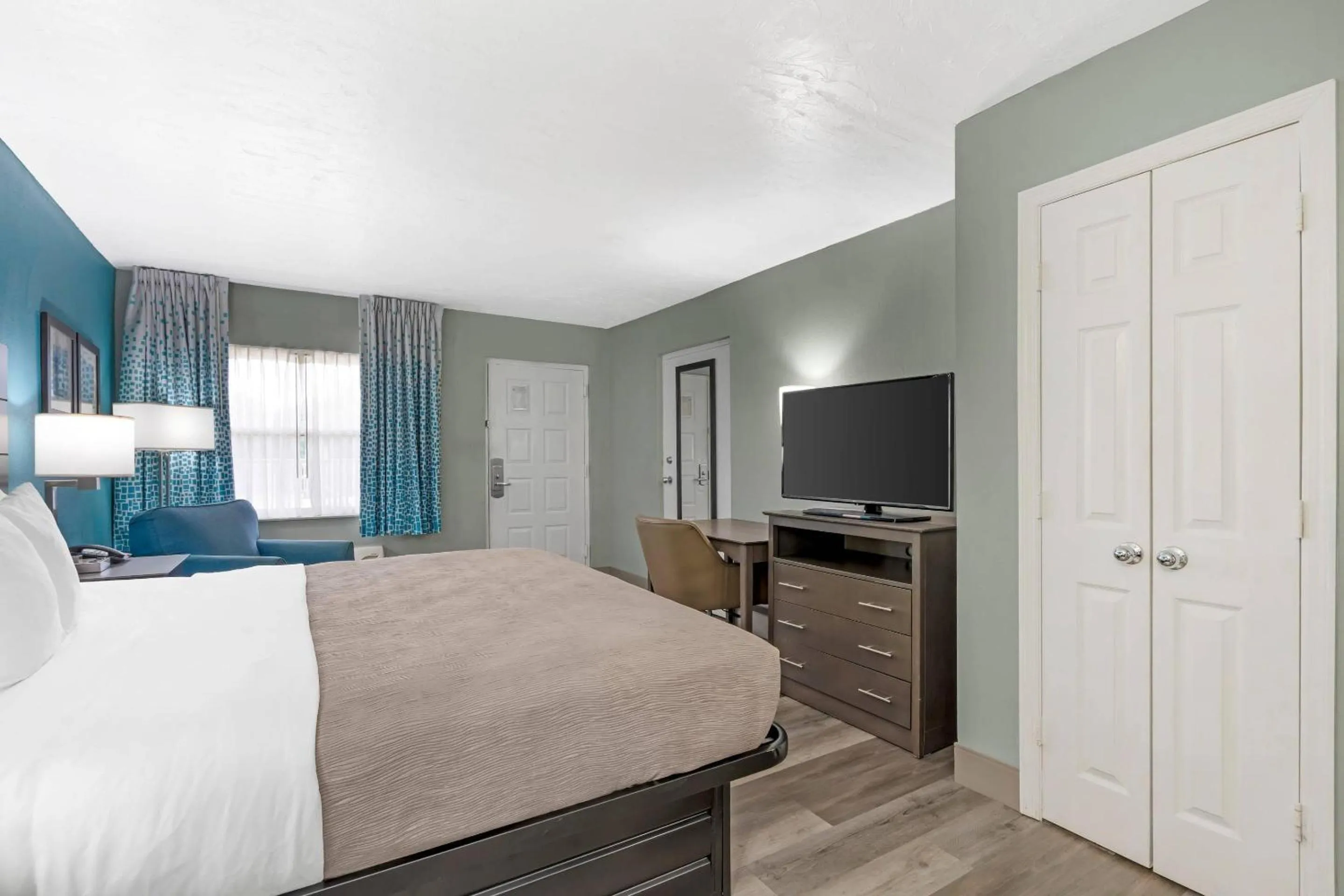 Bedroom, Bed in Quality Inn Bradenton North I-75