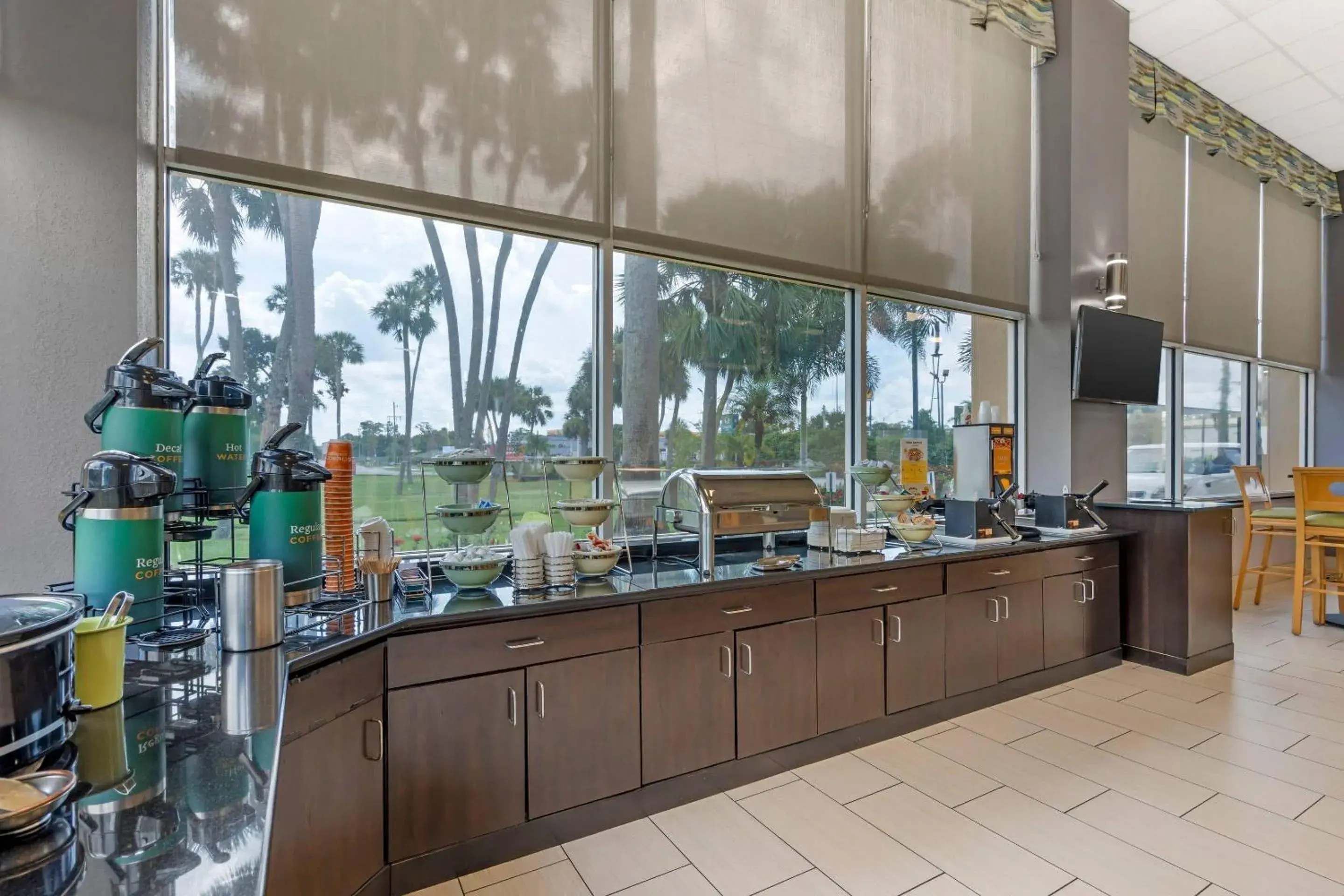 Breakfast in Quality Inn Bradenton North I-75 Breakfast in Quality Inn Bradenton North I-75