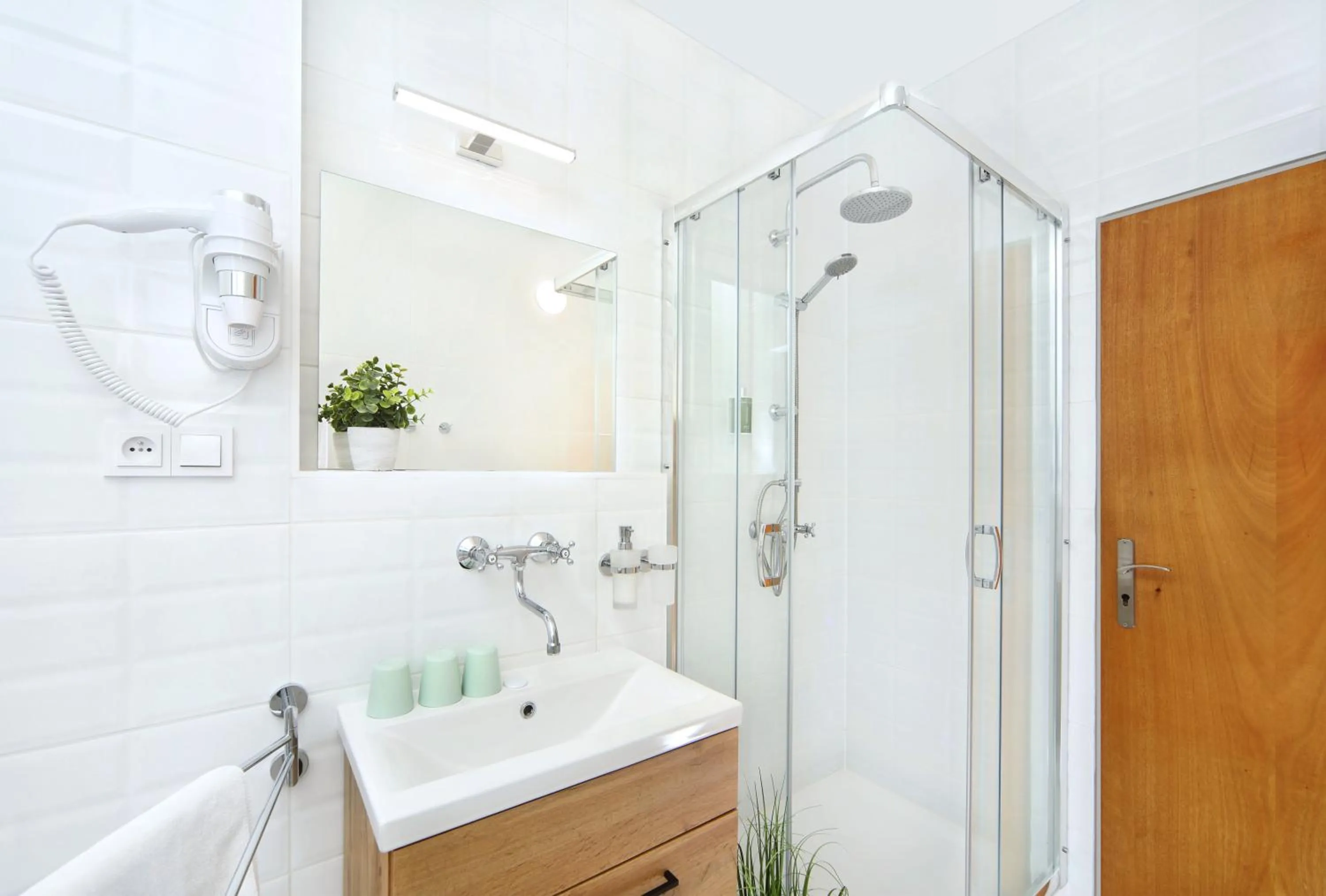 Shower in Hotel Lenka