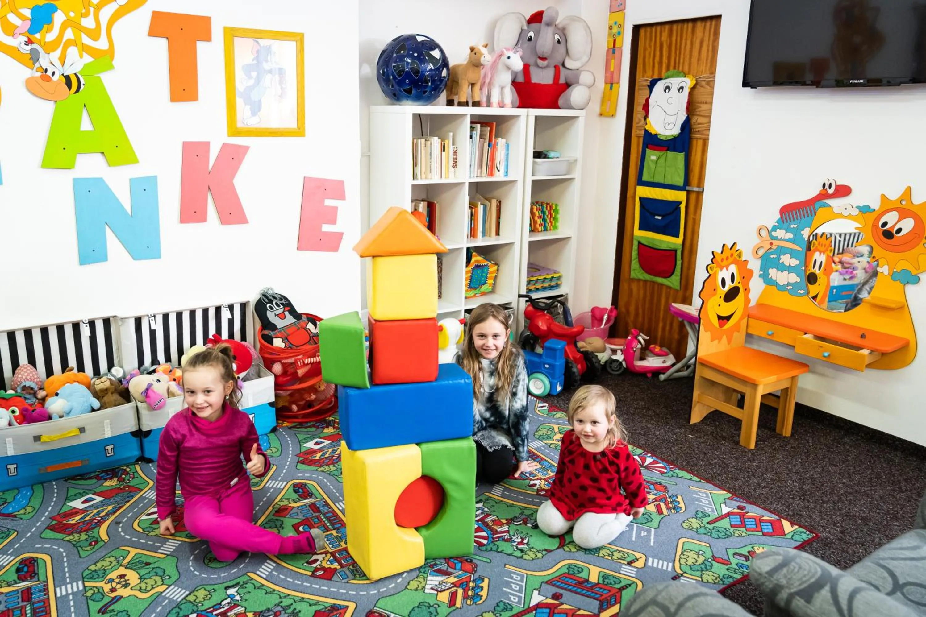 Communal lounge/ TV room in Hotel Lenka
