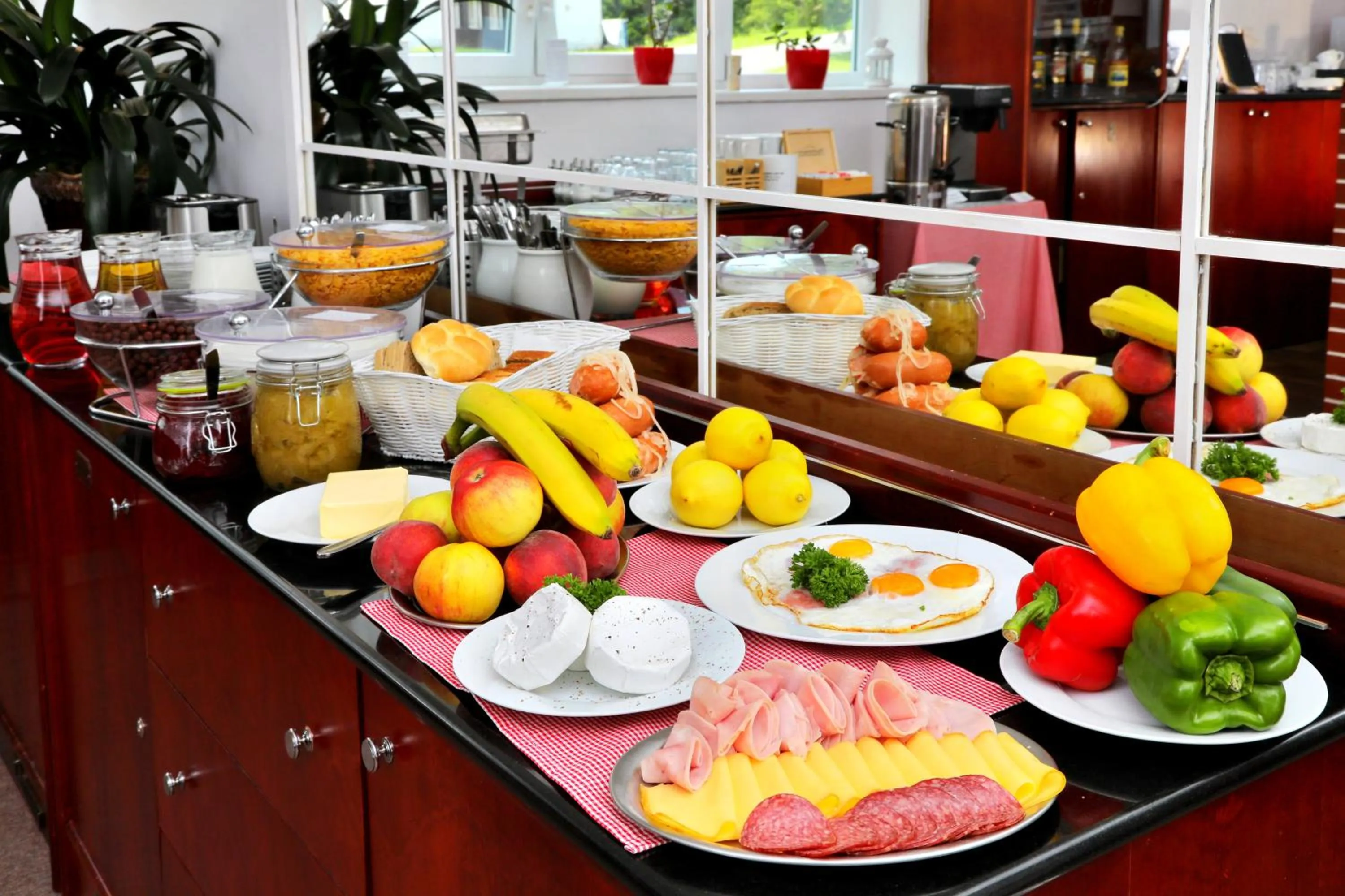 Buffet breakfast in Hotel Lenka