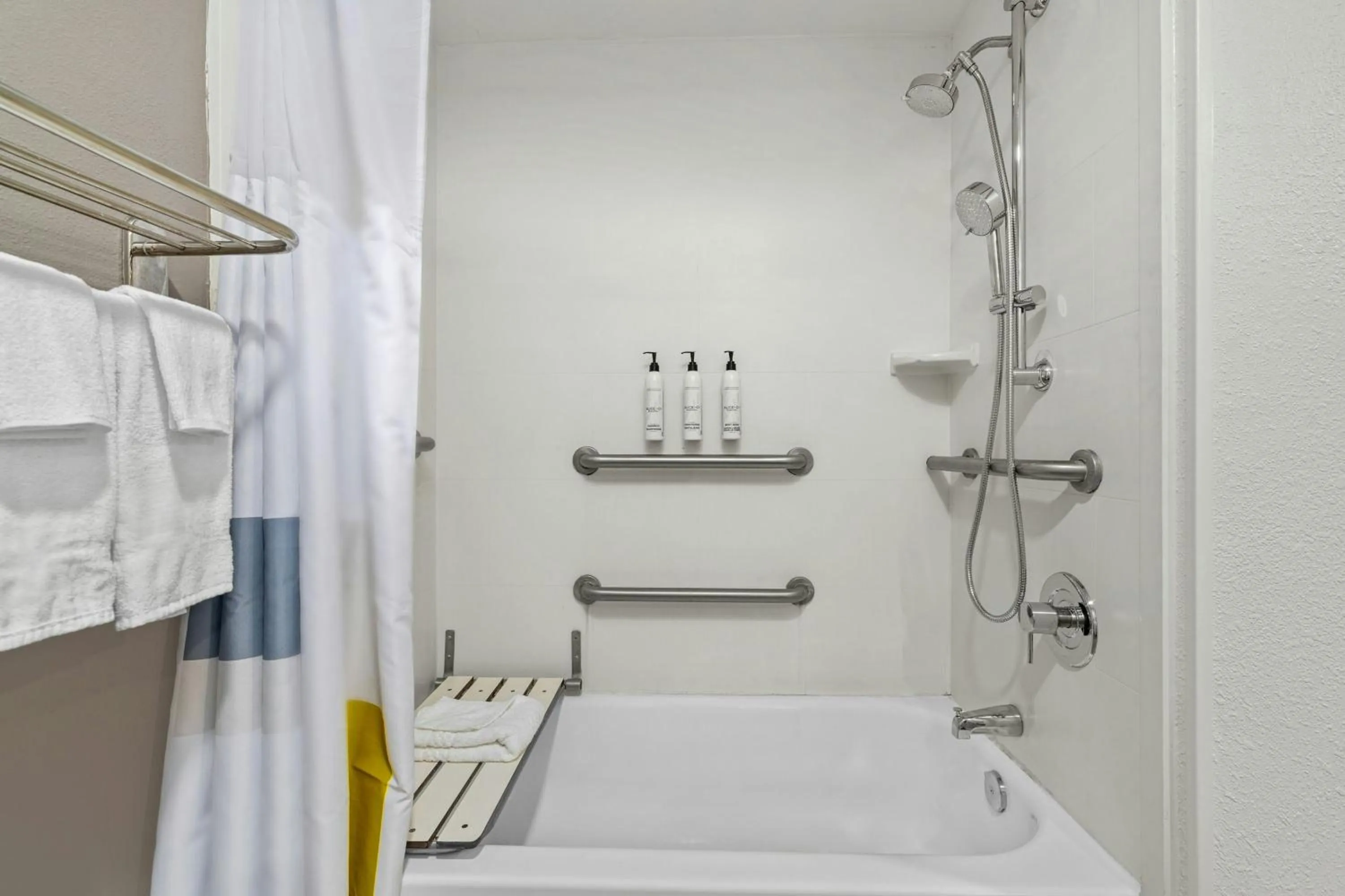 Photo of the whole room in City Express by Marriott Yulee