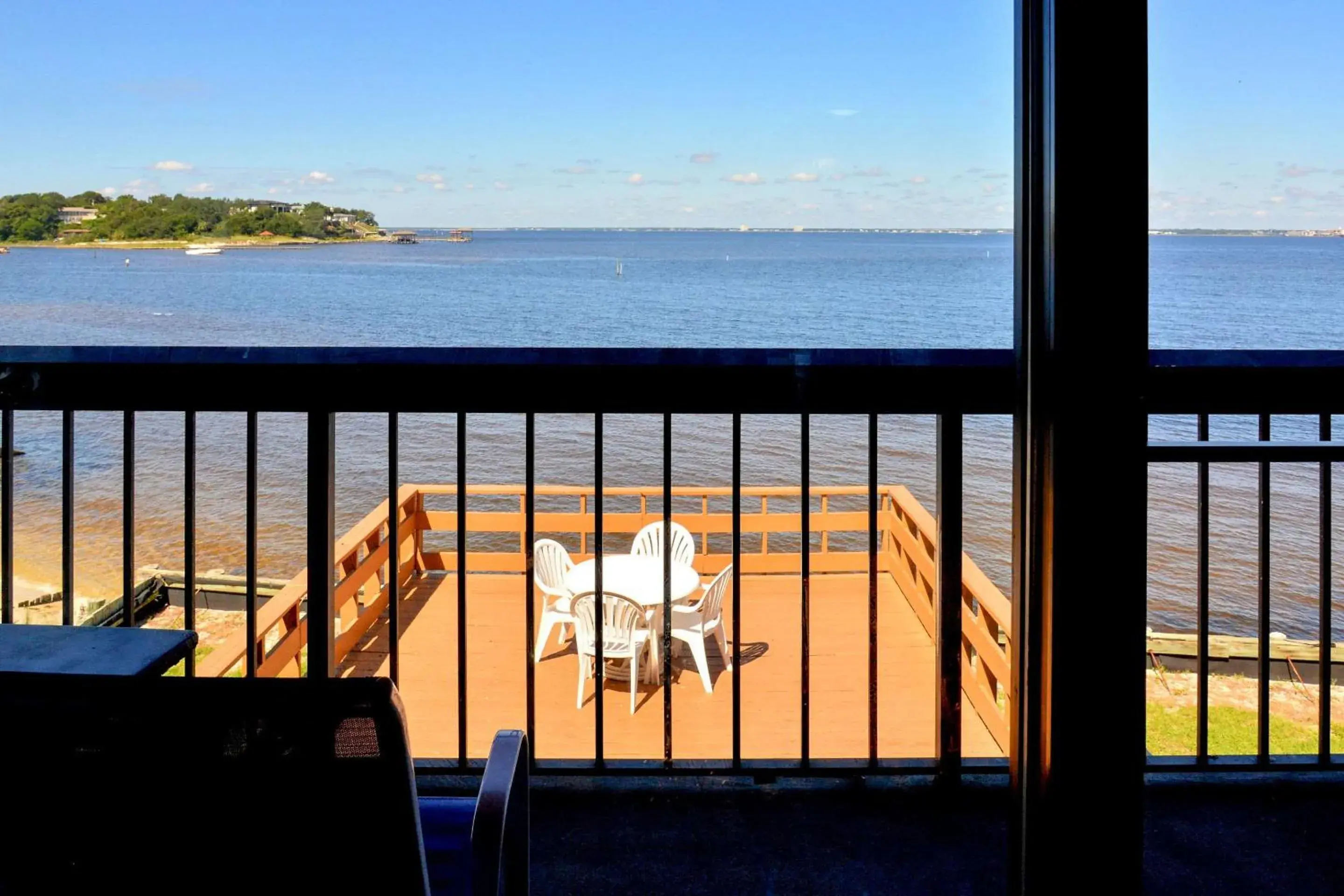 Bedroom in Quality Inn & Suites Gulf Breeze Bayside near Pensacola Beach Bedroom in Quality Inn & Suites Gulf Breeze Bayside near Pensacola Beach