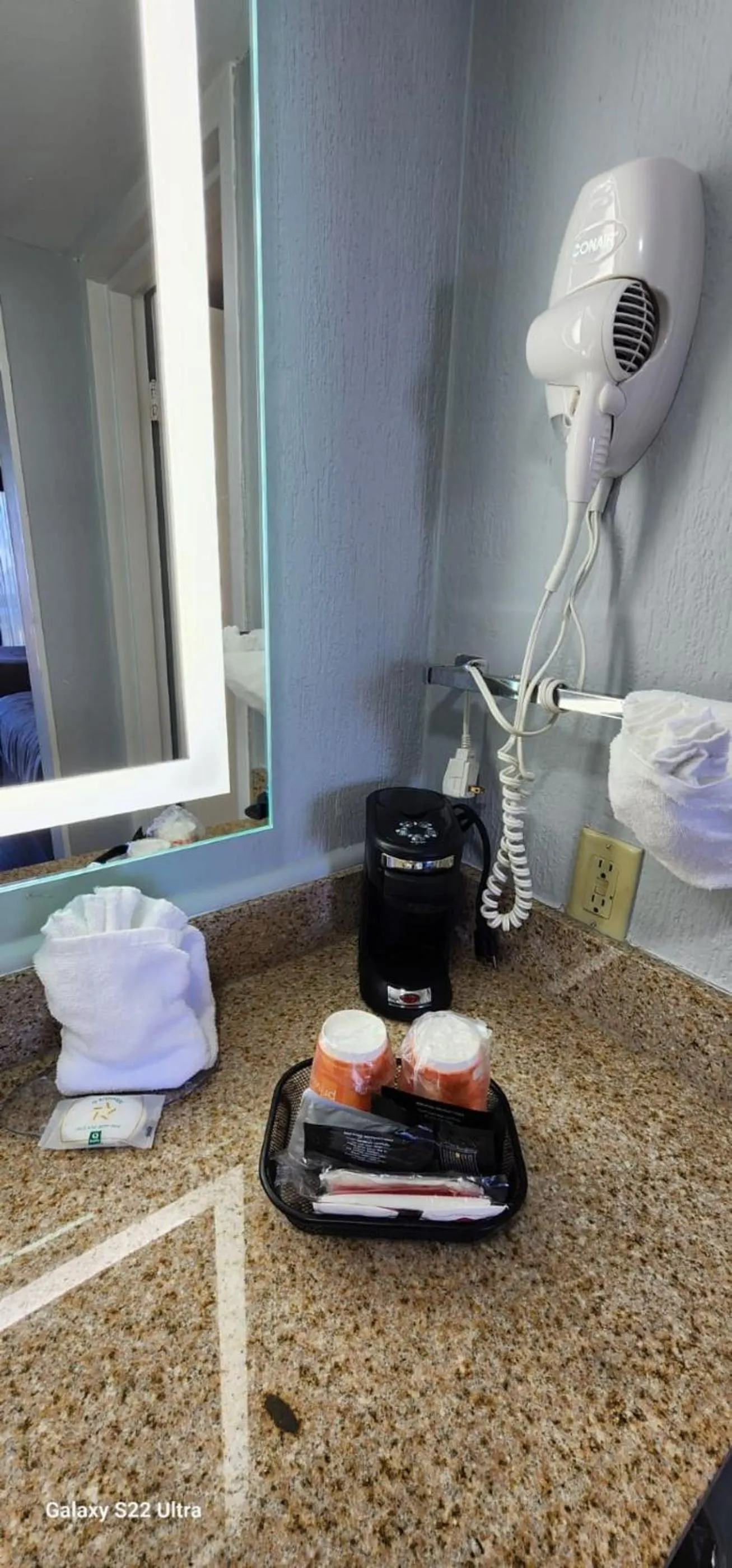 Coffee/tea facilities in Quality Inn & Suites Gulf Breeze Bayside near Pensacola Beach