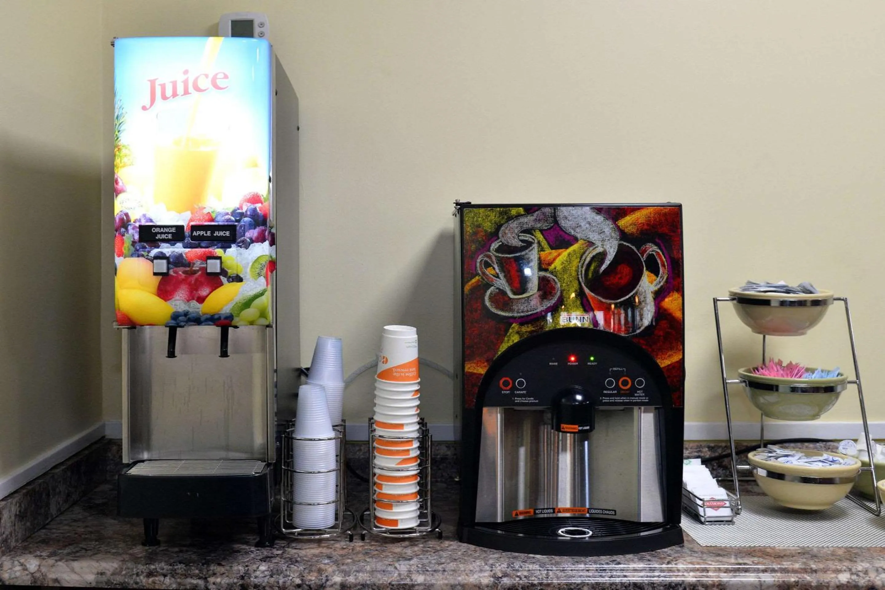 Coffee/tea facilities in Quality Inn & Suites Gulf Breeze Bayside near Pensacola Beach